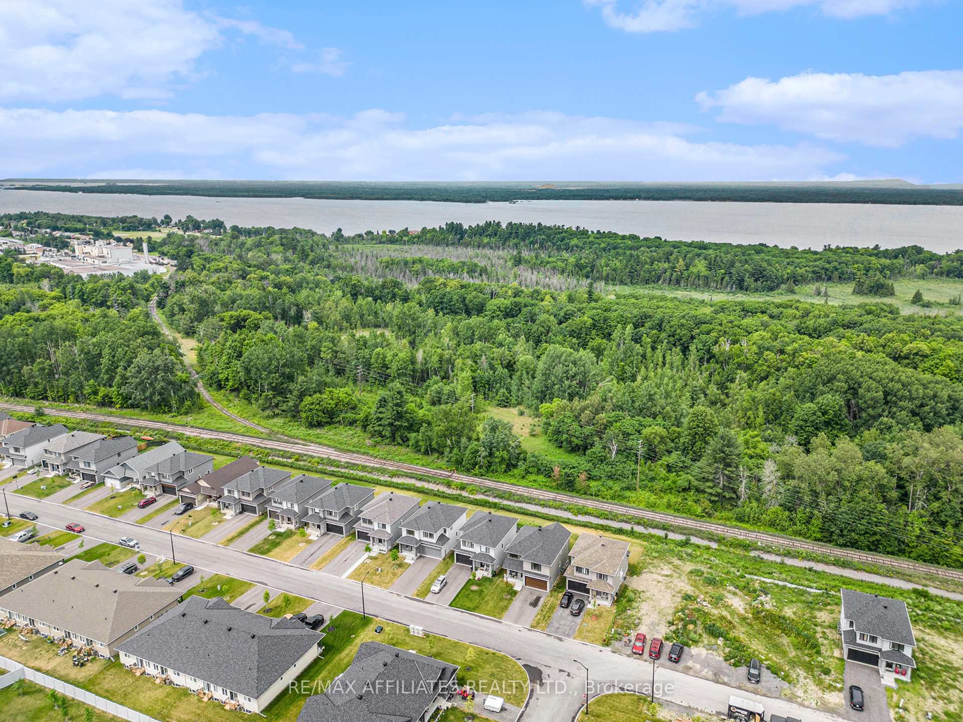 Photo 26 of 137 Seabert Drive, Arnprior — HOMEH