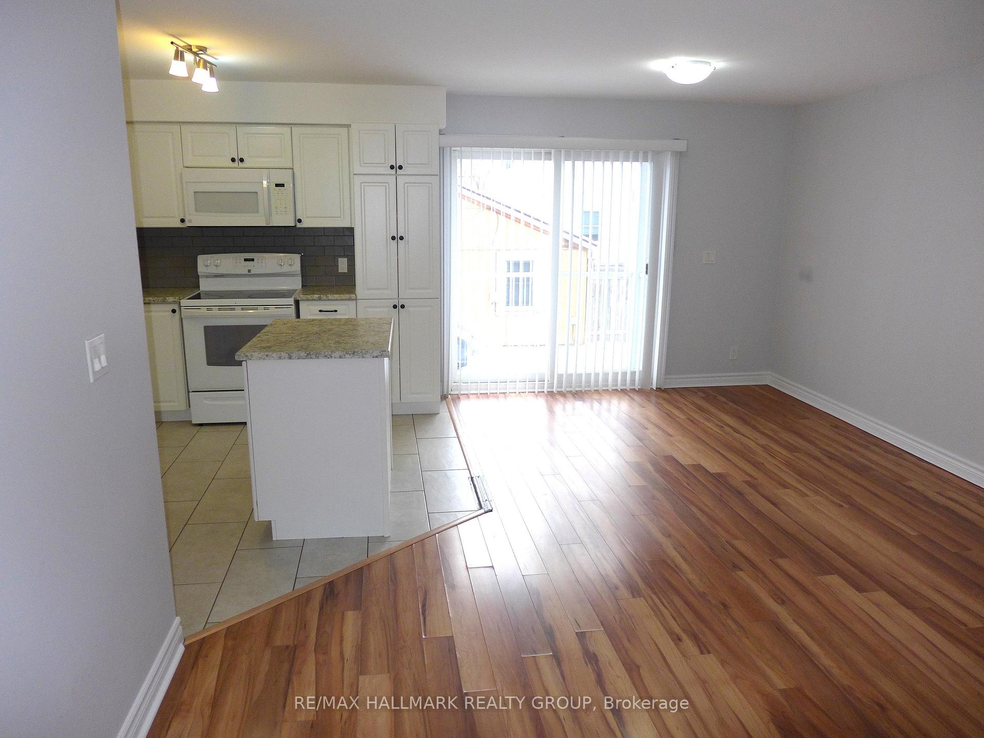 Photo 3 of Unit 2, 216 Carillon Street, Ottawa, Vanier — HOMEH