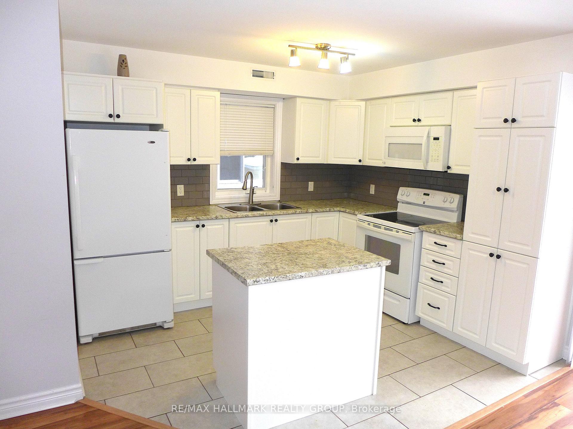 Photo 5 of Unit 2, 216 Carillon Street, Ottawa, Vanier — HOMEH