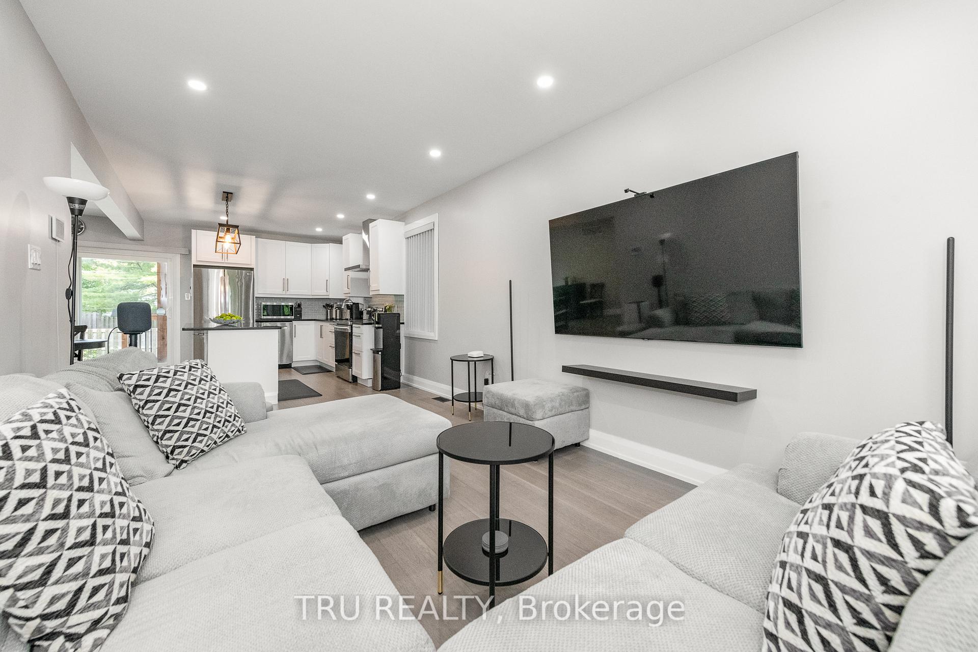 Photo 9 of 381 North River Road, Ottawa, Vanier — HOMEH
