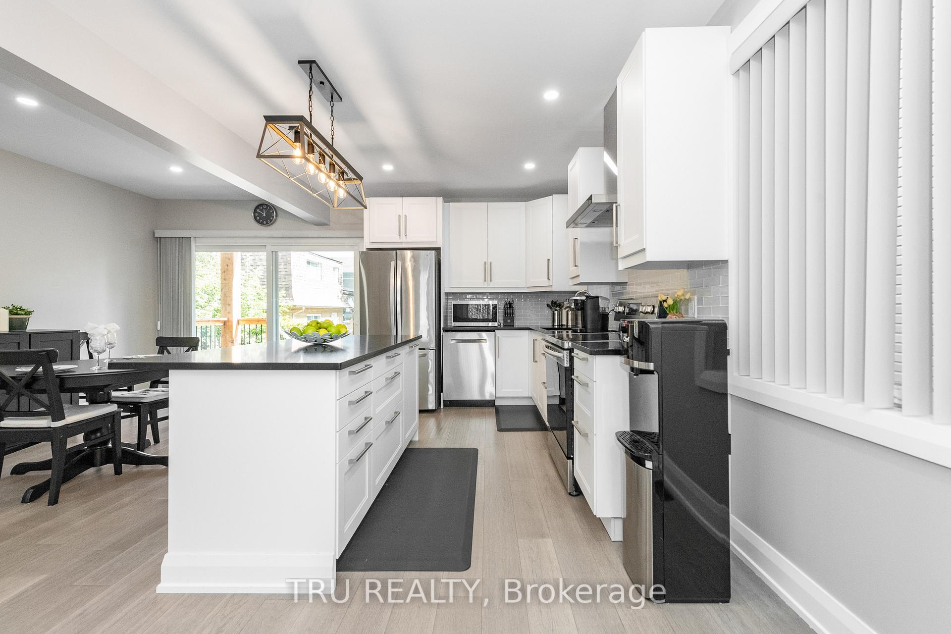 Photo 10 of 381 North River Road, Ottawa, Vanier — HOMEH