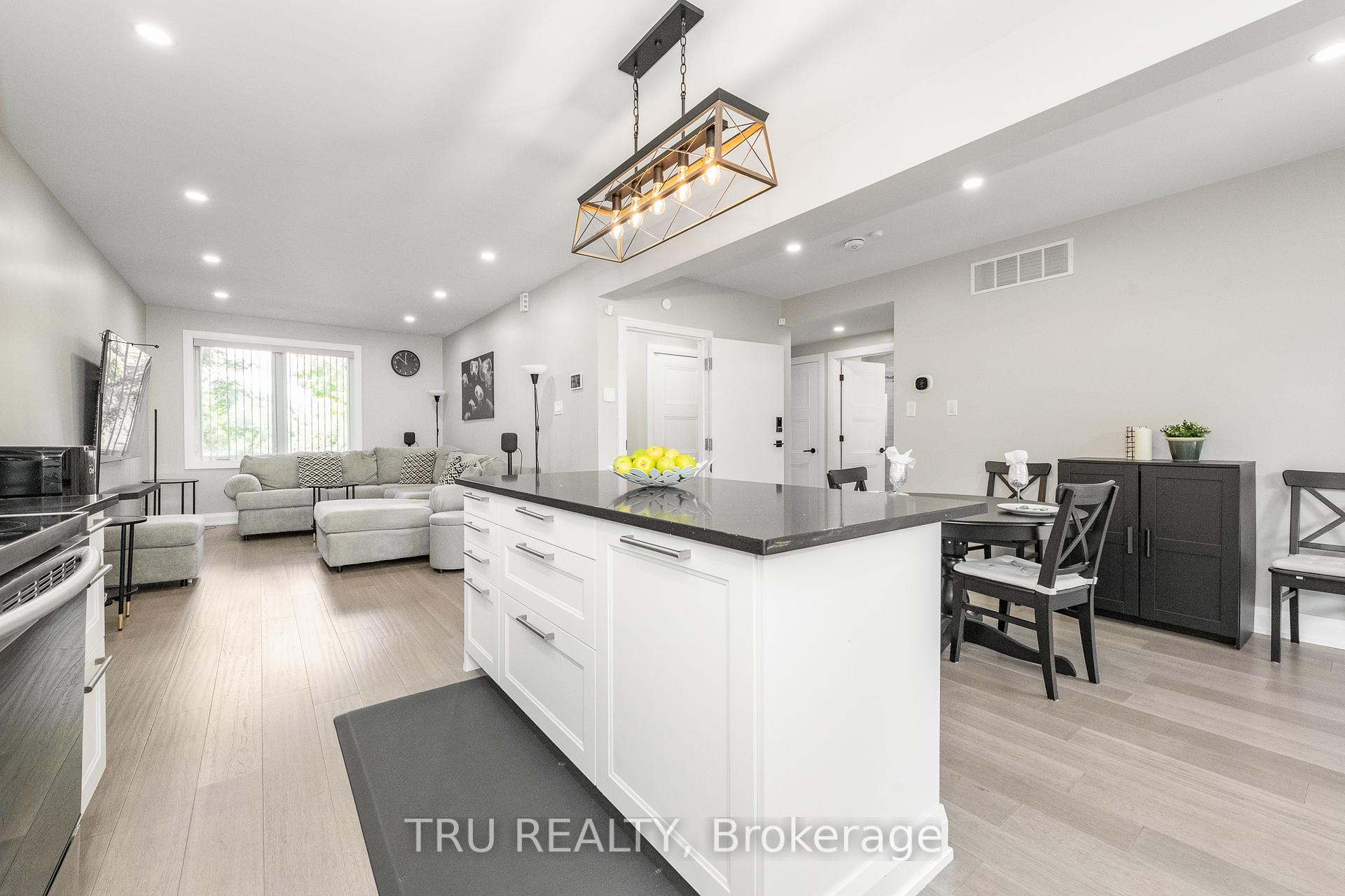 Photo 11 of 381 North River Road, Ottawa, Vanier — HOMEH