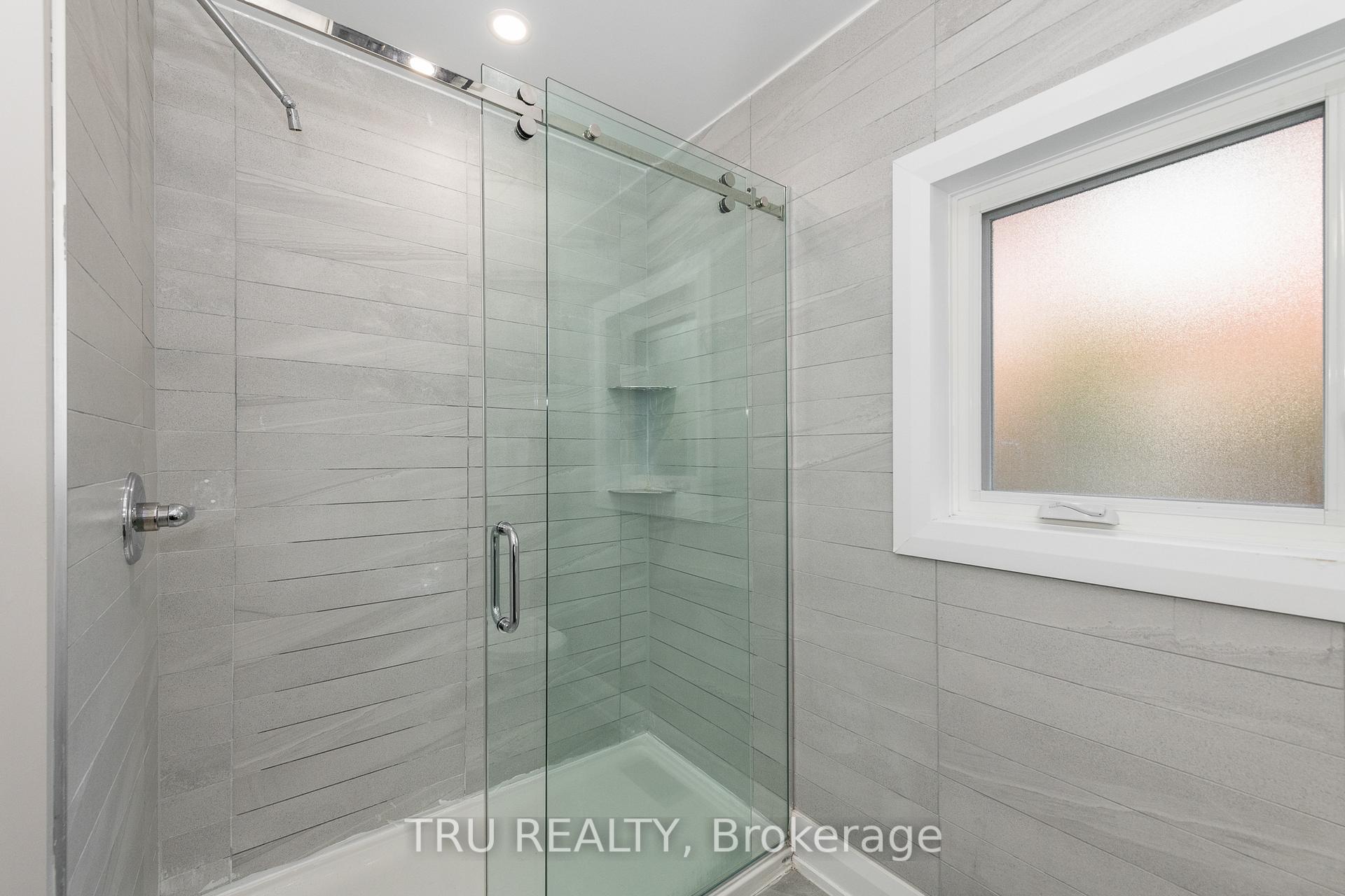 Photo 16 of 381 North River Road, Ottawa, Vanier — HOMEH