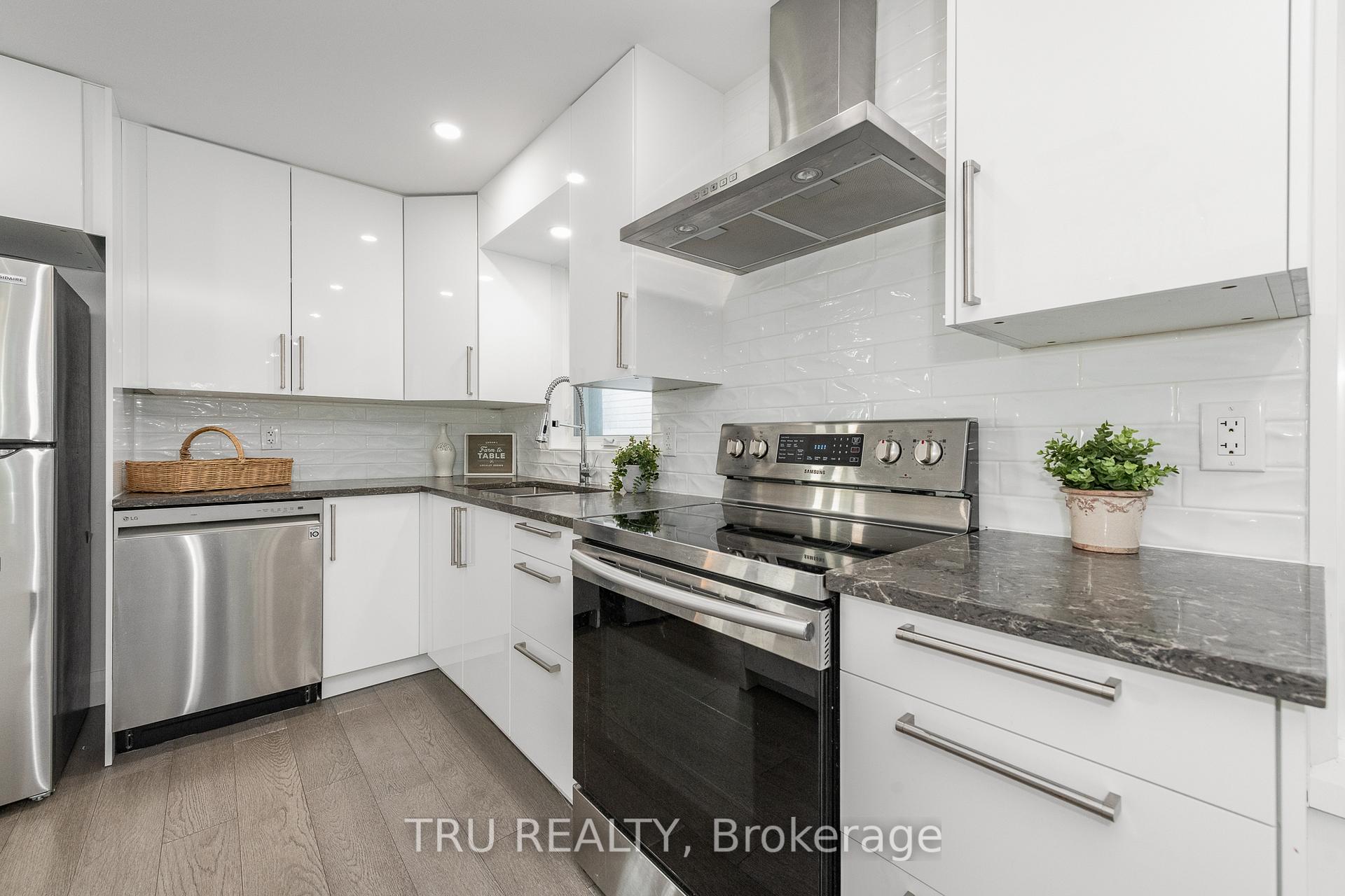 Photo 21 of 381 North River Road, Ottawa, Vanier — HOMEH