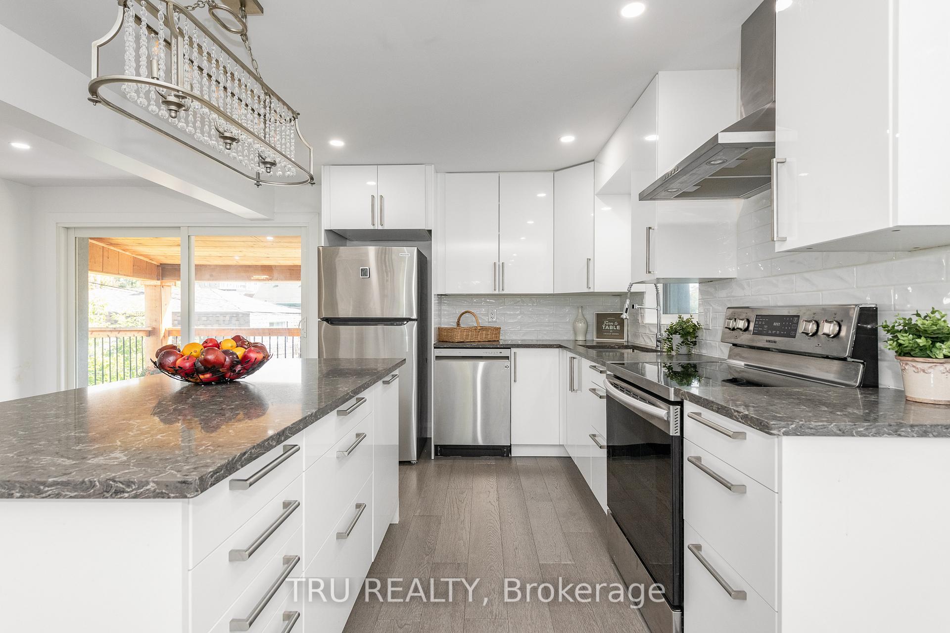 Photo 22 of 381 North River Road, Ottawa, Vanier — HOMEH