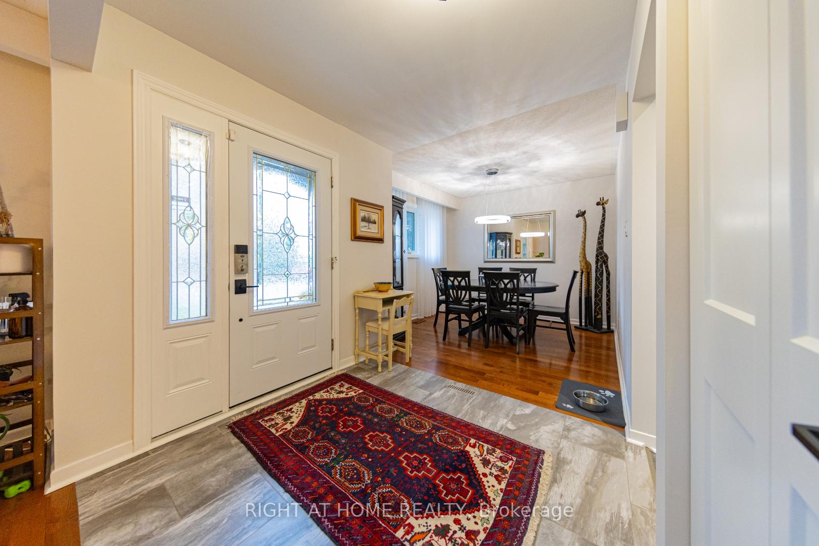 Photo 2 of 27 Bigwin Drive, Aurora, Aurora Heights — HOMEH