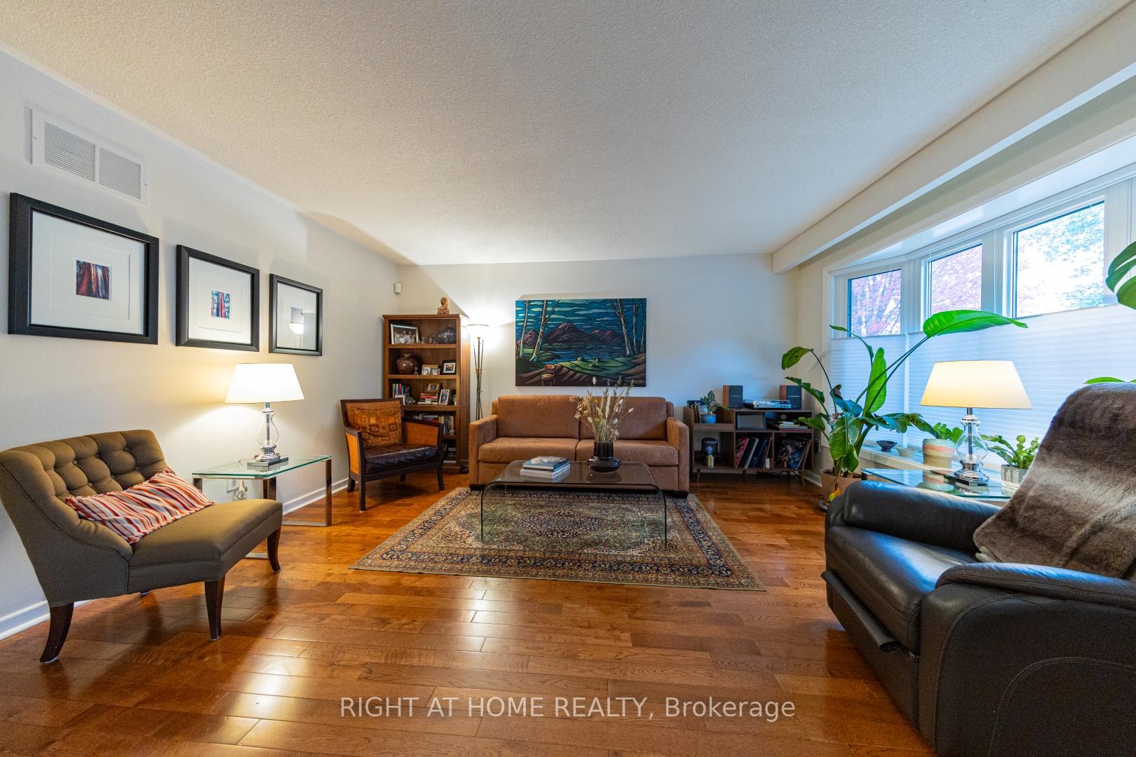 Photo 5 of 27 Bigwin Drive, Aurora, Aurora Heights — HOMEH