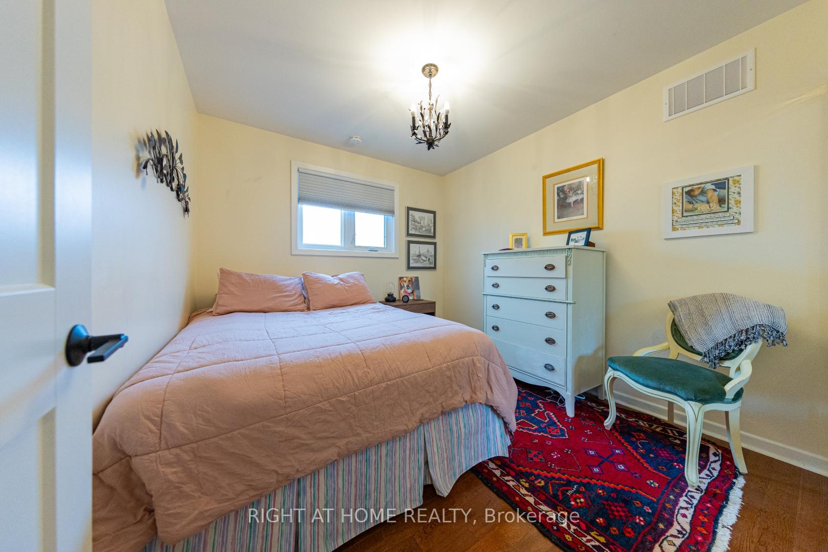 Photo 11 of 27 Bigwin Drive, Aurora, Aurora Heights — HOMEH
