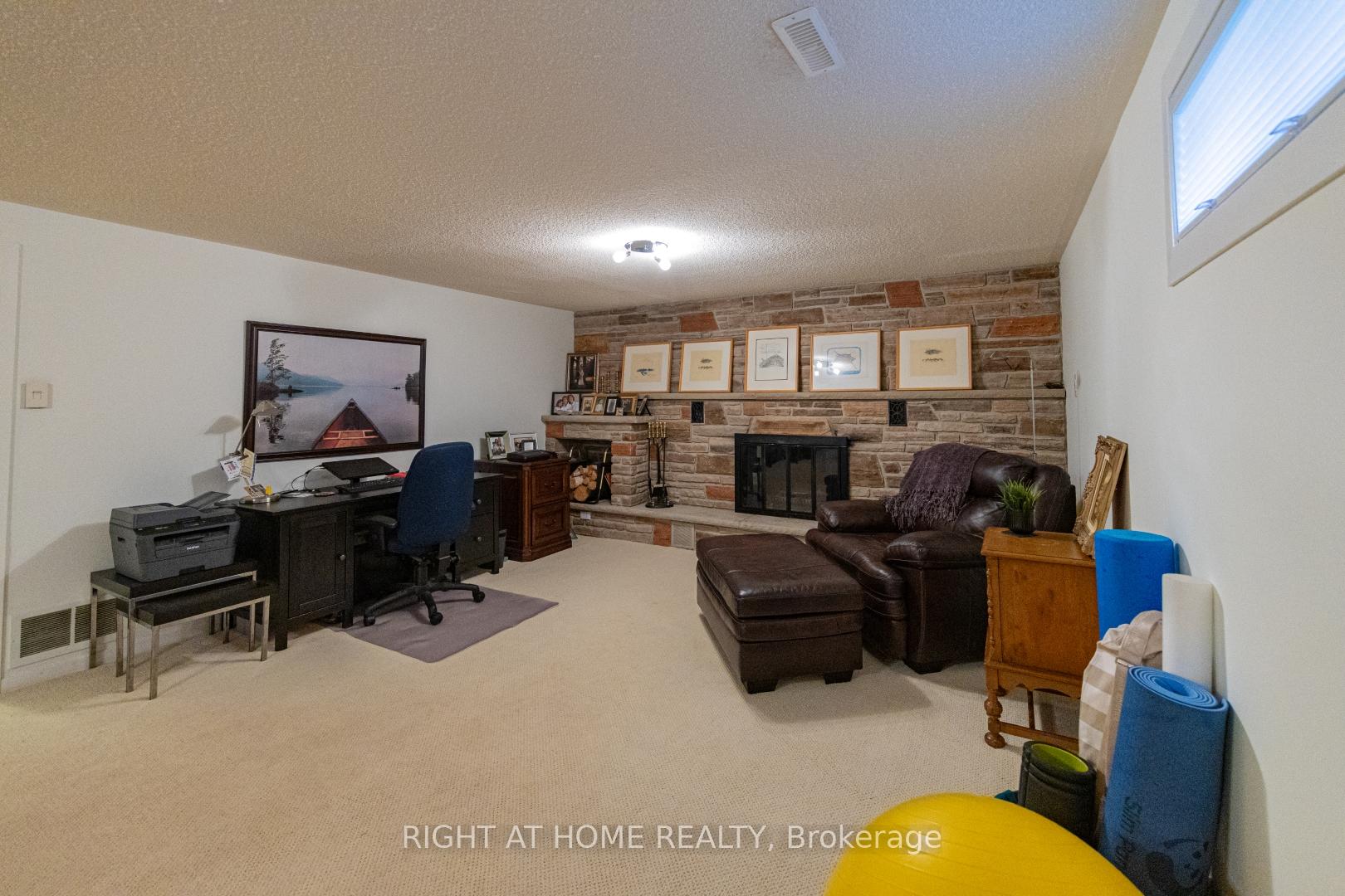 Photo 17 of 27 Bigwin Drive, Aurora, Aurora Heights — HOMEH