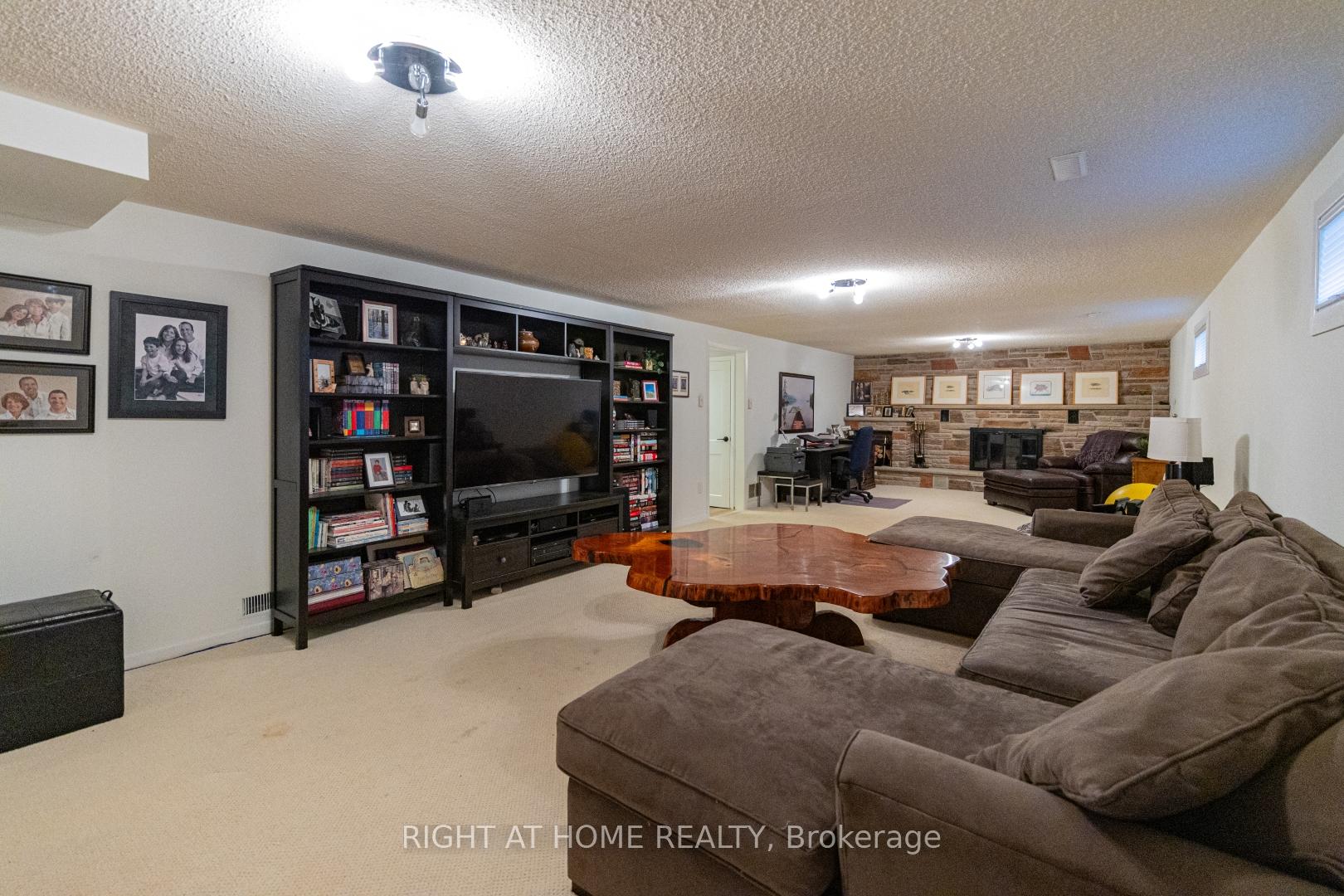Photo 16 of 27 Bigwin Drive, Aurora, Aurora Heights — HOMEH