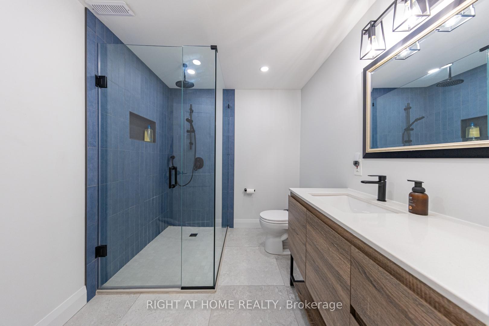 Photo 14 of 27 Bigwin Drive, Aurora, Aurora Heights — HOMEH