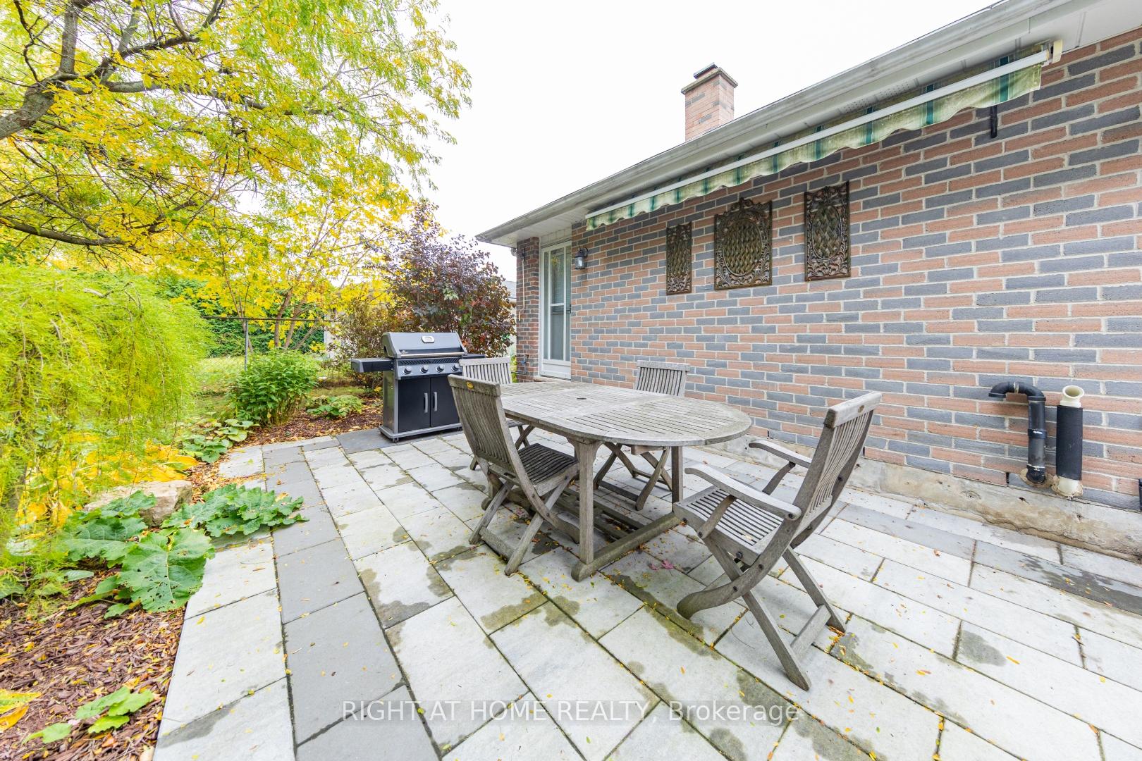 Photo 22 of 27 Bigwin Drive, Aurora, Aurora Heights — HOMEH