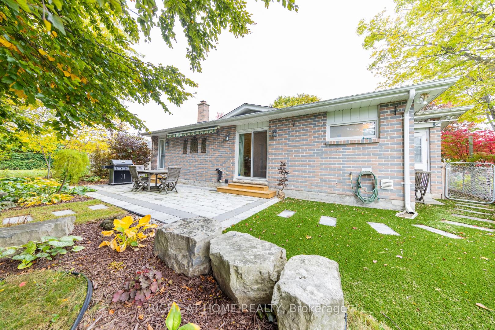 Photo 23 of 27 Bigwin Drive, Aurora, Aurora Heights — HOMEH