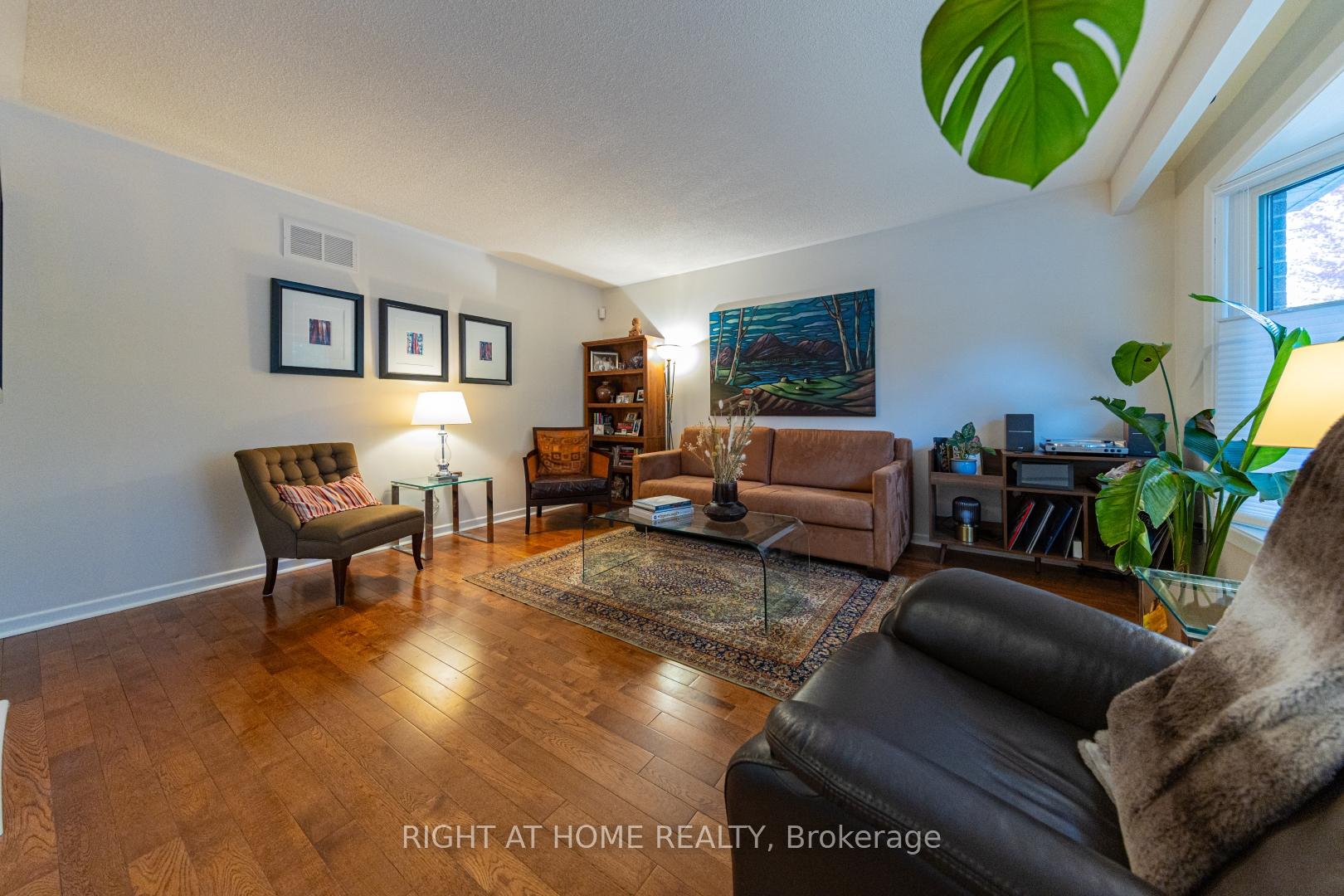 Photo 26 of 27 Bigwin Drive, Aurora, Aurora Heights — HOMEH