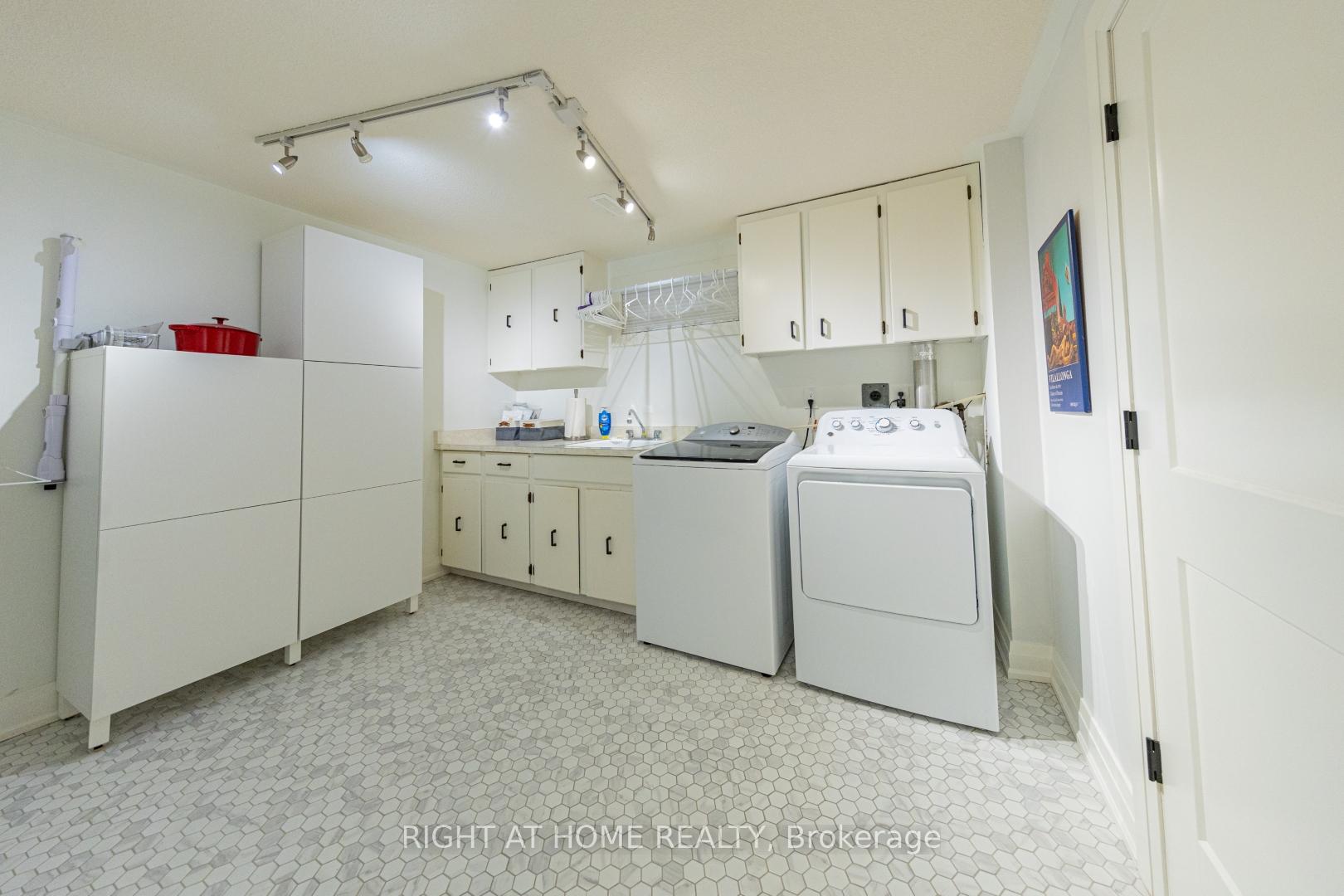 Photo 25 of 27 Bigwin Drive, Aurora, Aurora Heights — HOMEH