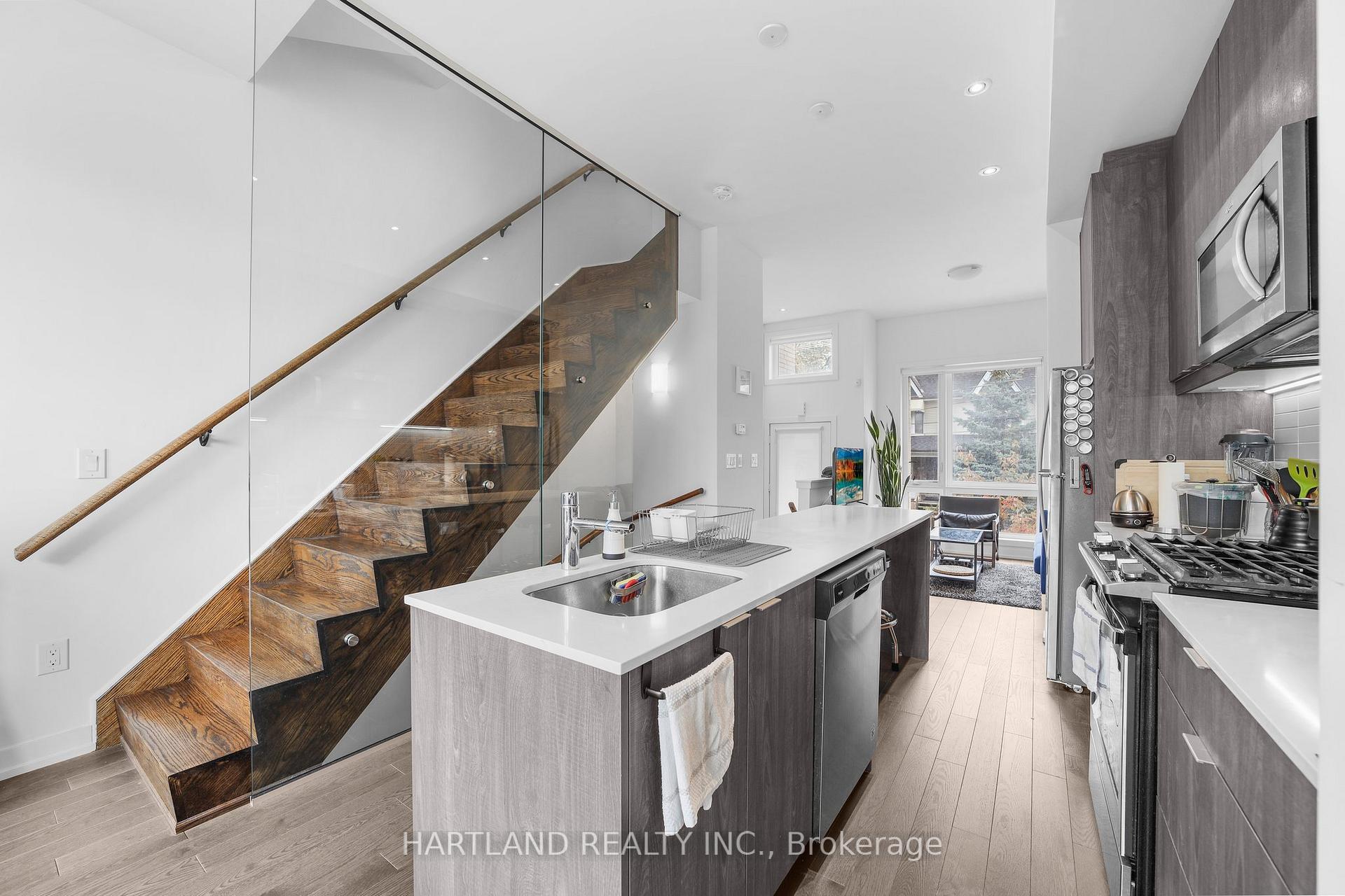 Photo 6 of 32 Perth Avenue, Toronto, Dufferin Grove — HOMEH