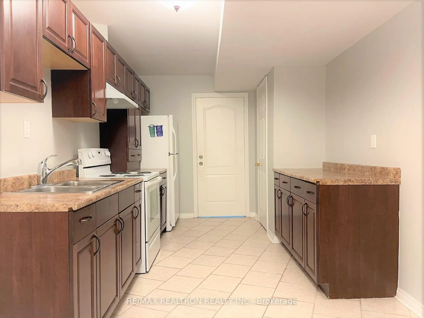Photo 3 of Unit Lower, 50 Shelbourne Drive, Vaughan, Vellore Village — HOMEH
