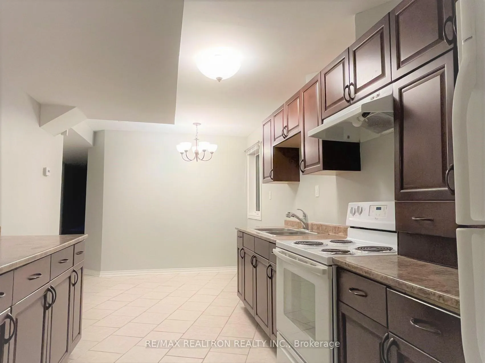 Photo 4 of Unit Lower, 50 Shelbourne Drive, Vaughan, Vellore Village — HOMEH