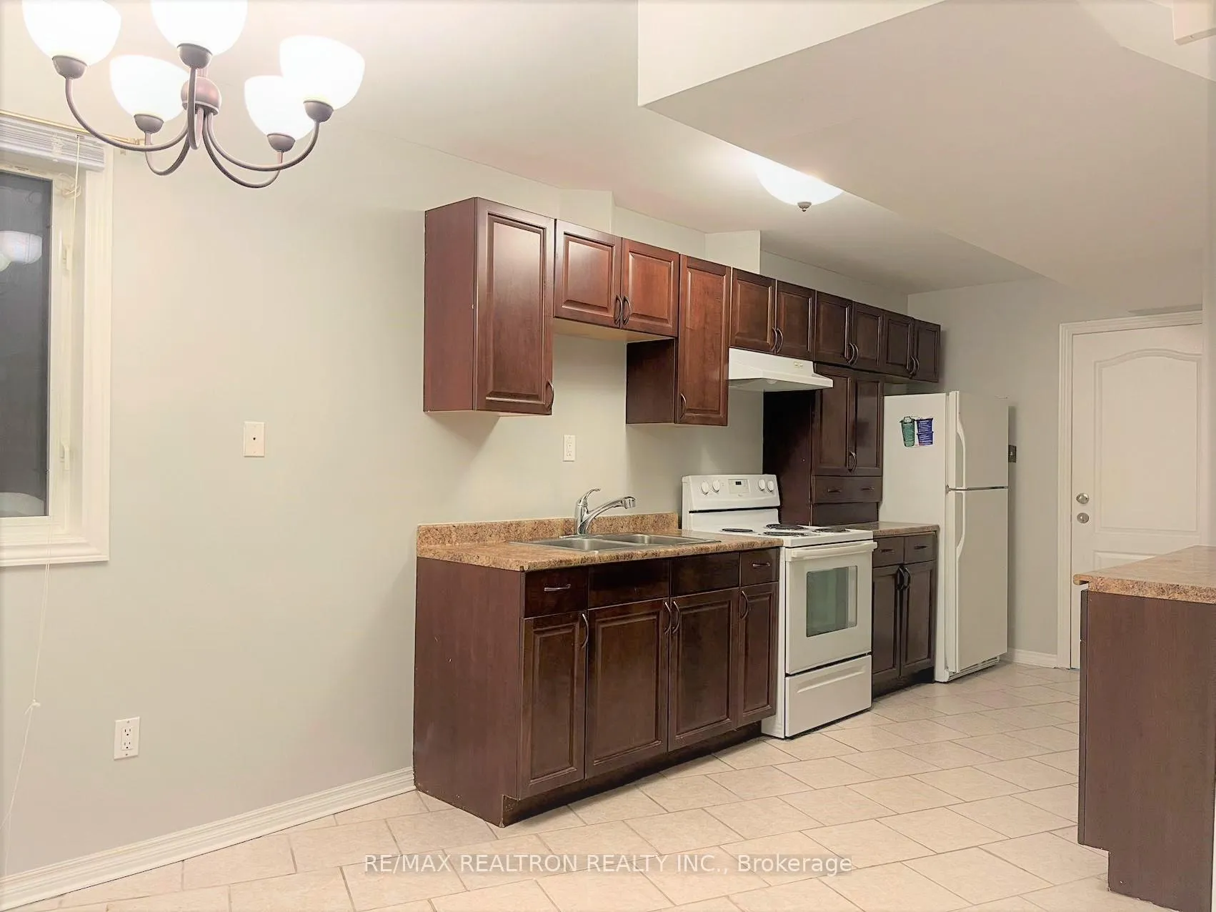 Photo 5 of Unit Lower, 50 Shelbourne Drive, Vaughan, Vellore Village — HOMEH