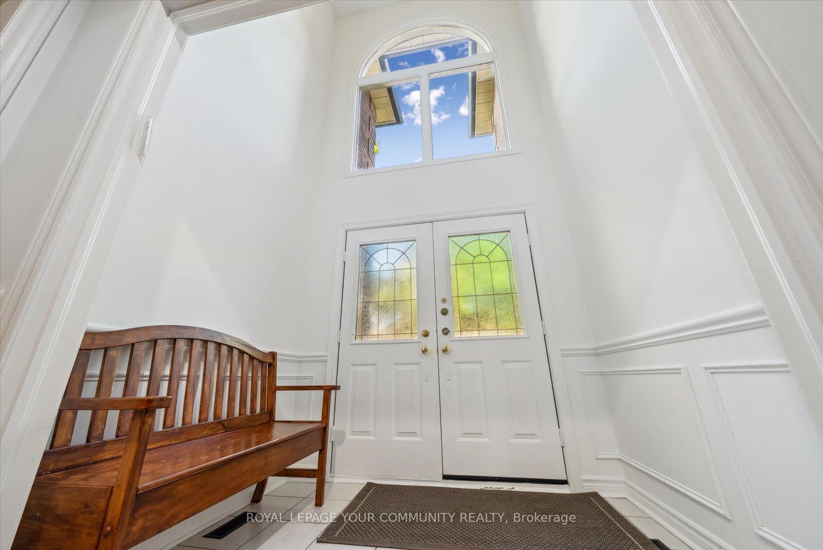 Photo 3 of 136 Markwood Lane, Vaughan, Crestwood-Springfarm-Yorkhill — HOMEH