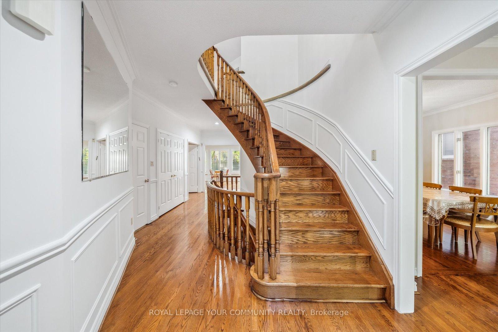Photo 4 of 136 Markwood Lane, Vaughan, Crestwood-Springfarm-Yorkhill — HOMEH