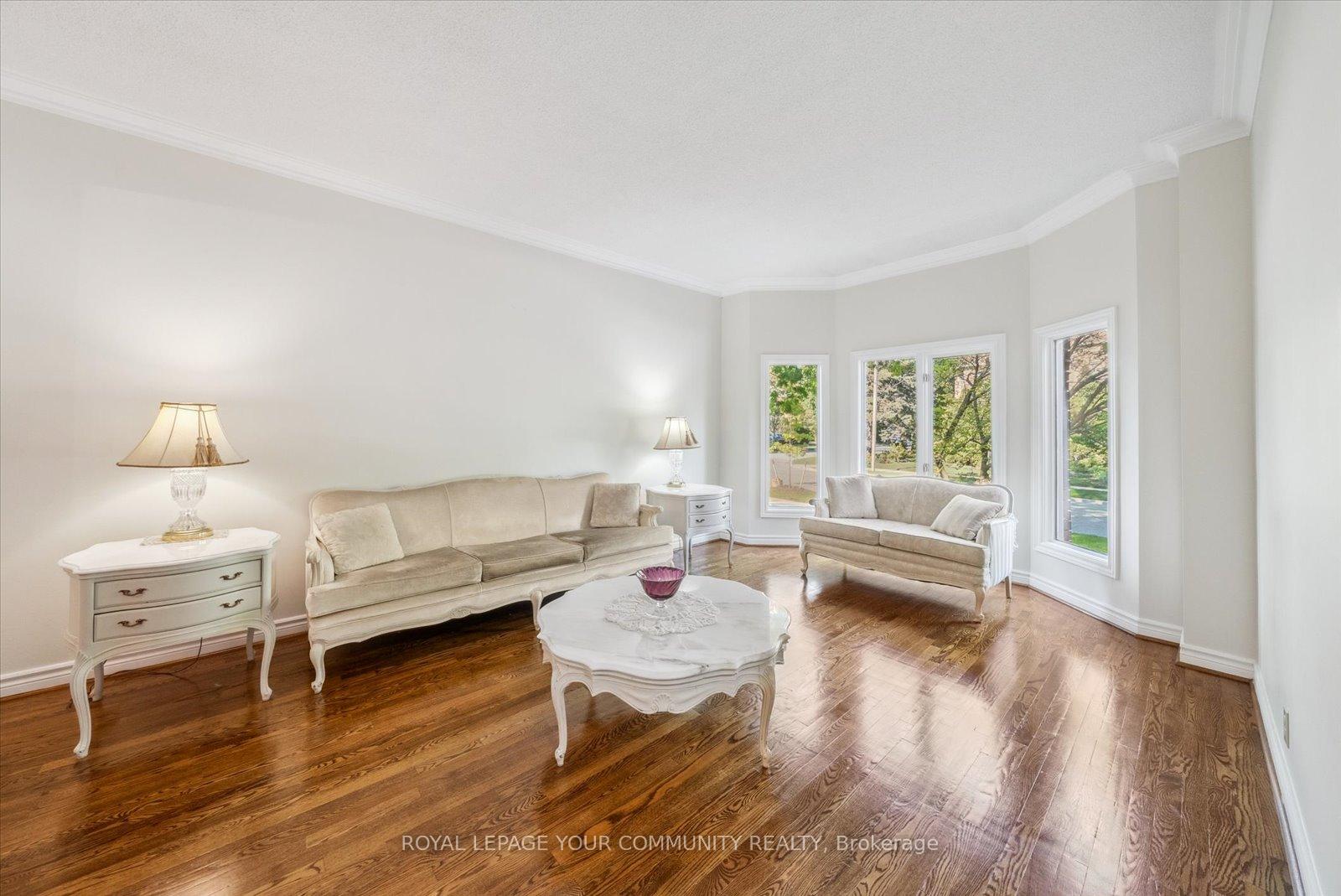 Photo 5 of 136 Markwood Lane, Vaughan, Crestwood-Springfarm-Yorkhill — HOMEH