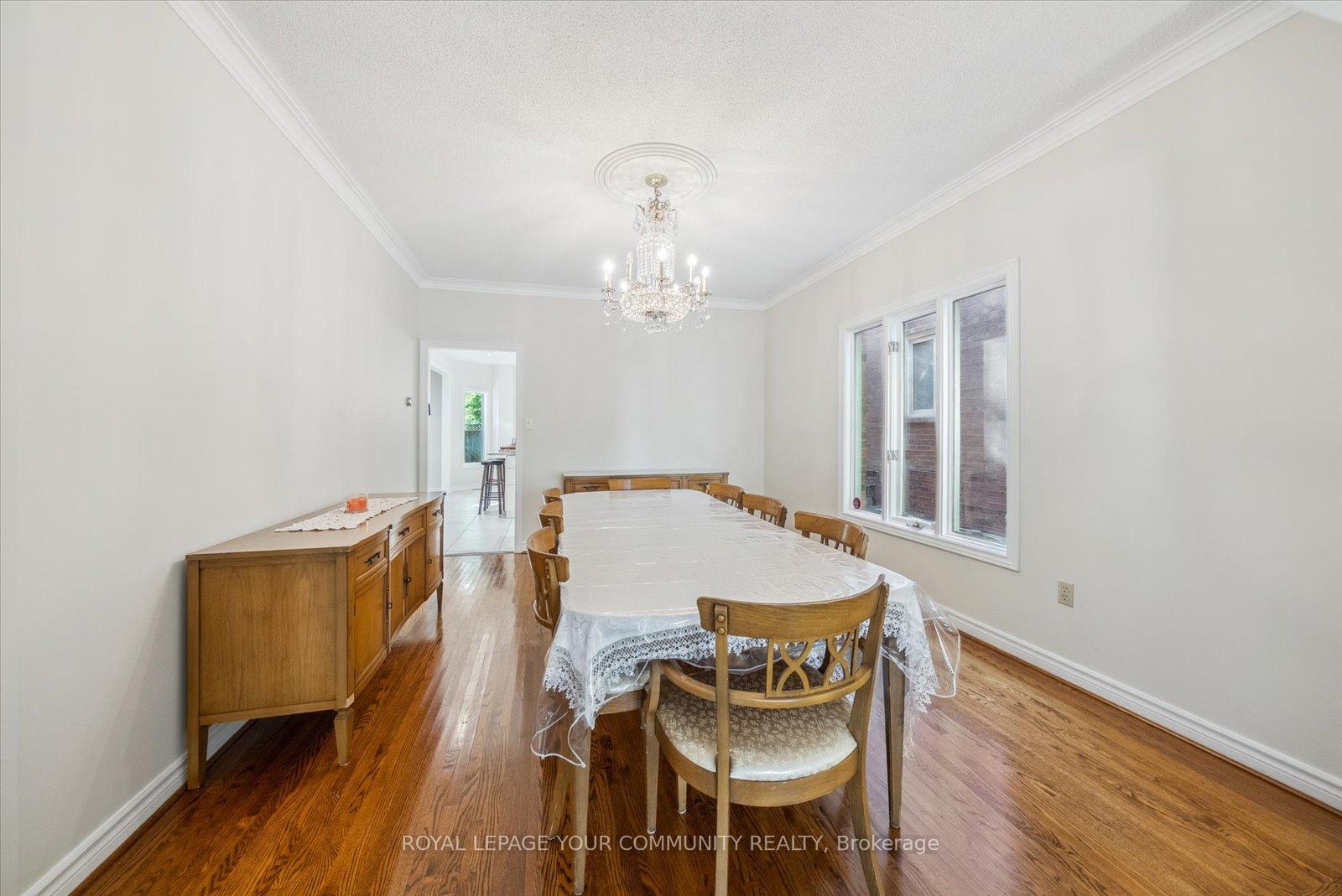 Photo 6 of 136 Markwood Lane, Vaughan, Crestwood-Springfarm-Yorkhill — HOMEH
