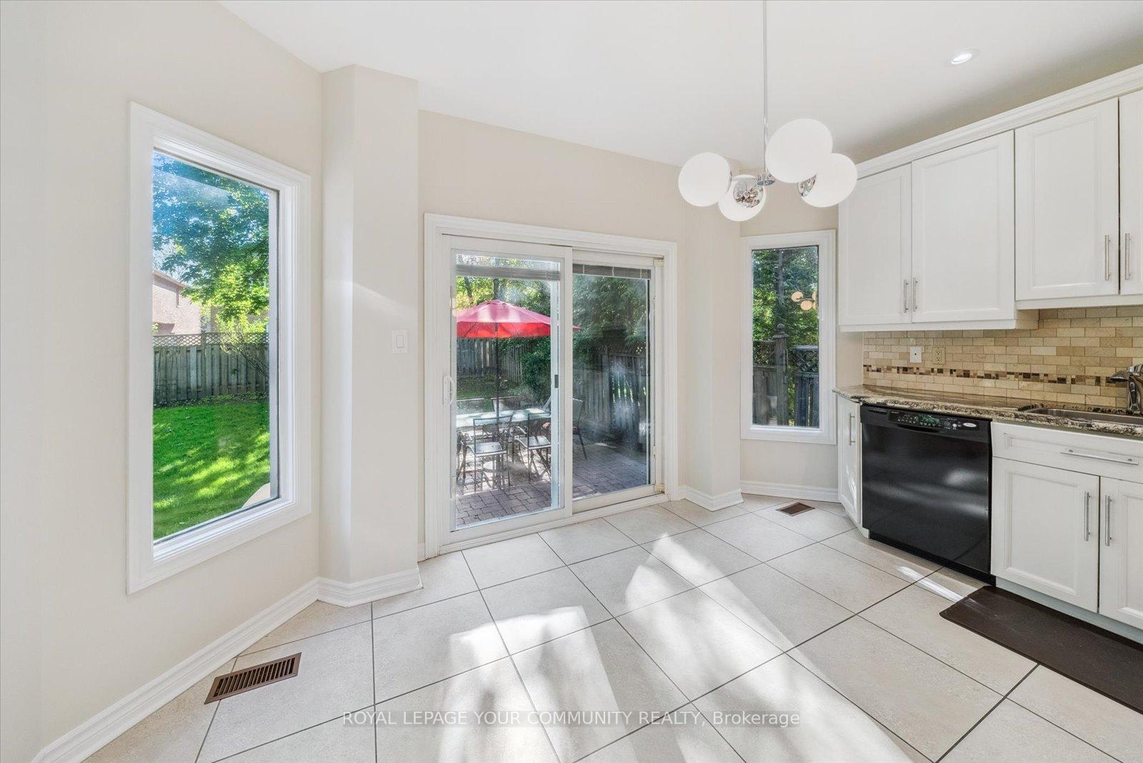 Photo 11 of 136 Markwood Lane, Vaughan, Crestwood-Springfarm-Yorkhill — HOMEH