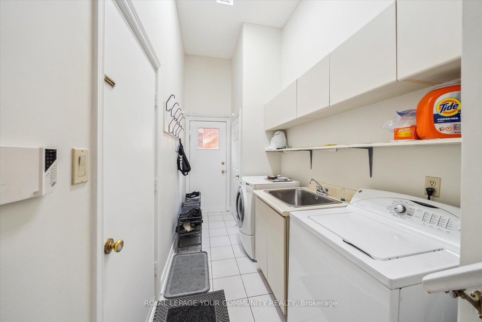 Photo 15 of 136 Markwood Lane, Vaughan, Crestwood-Springfarm-Yorkhill — HOMEH
