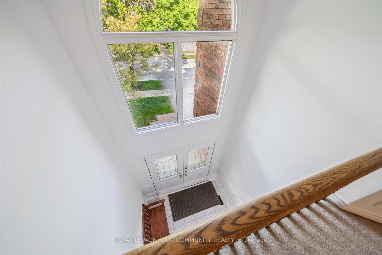 Photo 17 of 136 Markwood Lane, Vaughan, Crestwood-Springfarm-Yorkhill — HOMEH