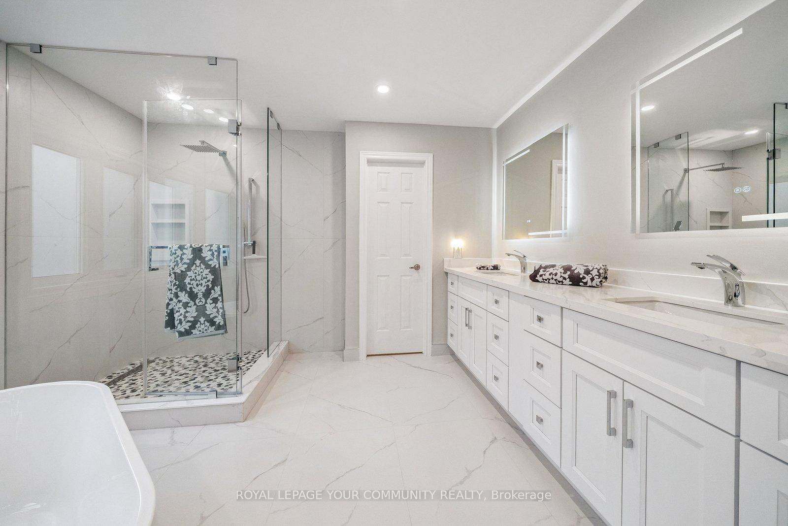 Photo 20 of 136 Markwood Lane, Vaughan, Crestwood-Springfarm-Yorkhill — HOMEH