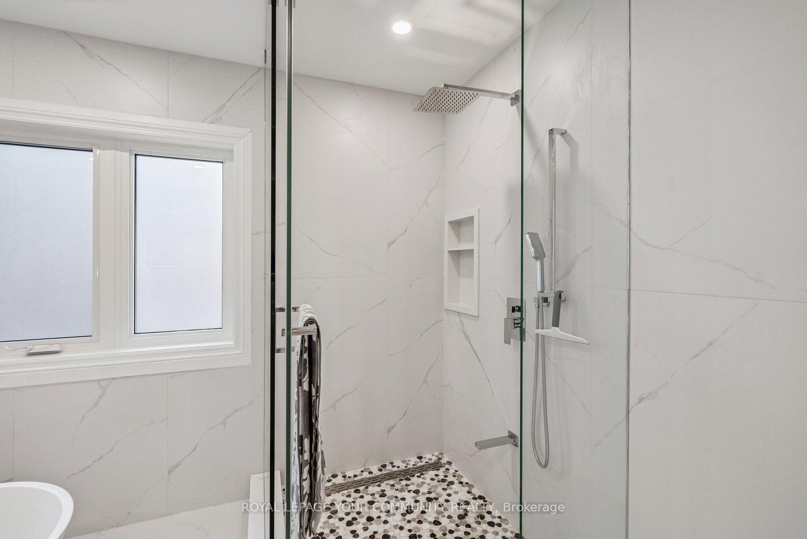 Photo 22 of 136 Markwood Lane, Vaughan, Crestwood-Springfarm-Yorkhill — HOMEH