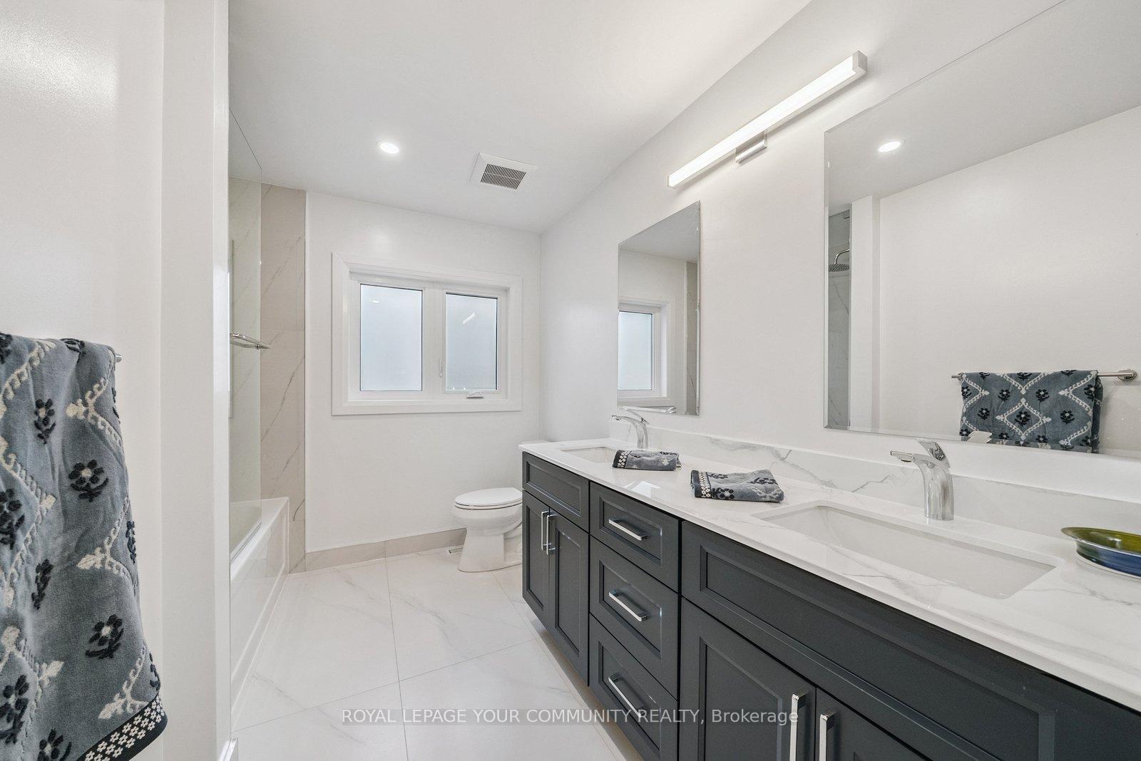 Photo 29 of 136 Markwood Lane, Vaughan, Crestwood-Springfarm-Yorkhill — HOMEH