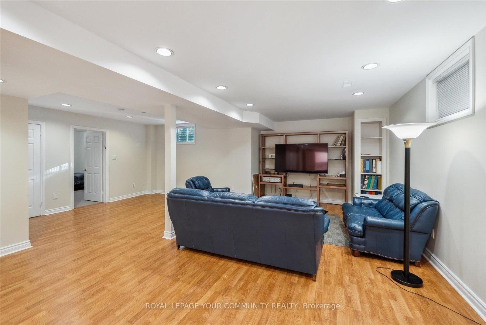 Photo 32 of 136 Markwood Lane, Vaughan, Crestwood-Springfarm-Yorkhill — HOMEH