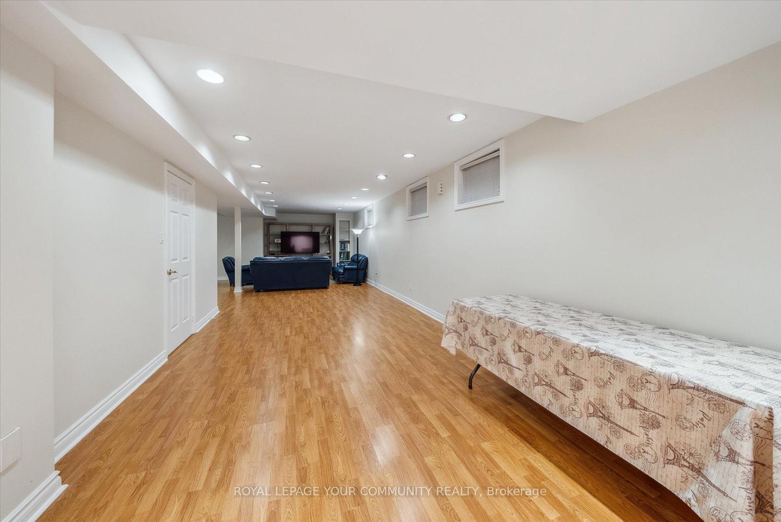 Photo 34 of 136 Markwood Lane, Vaughan, Crestwood-Springfarm-Yorkhill — HOMEH