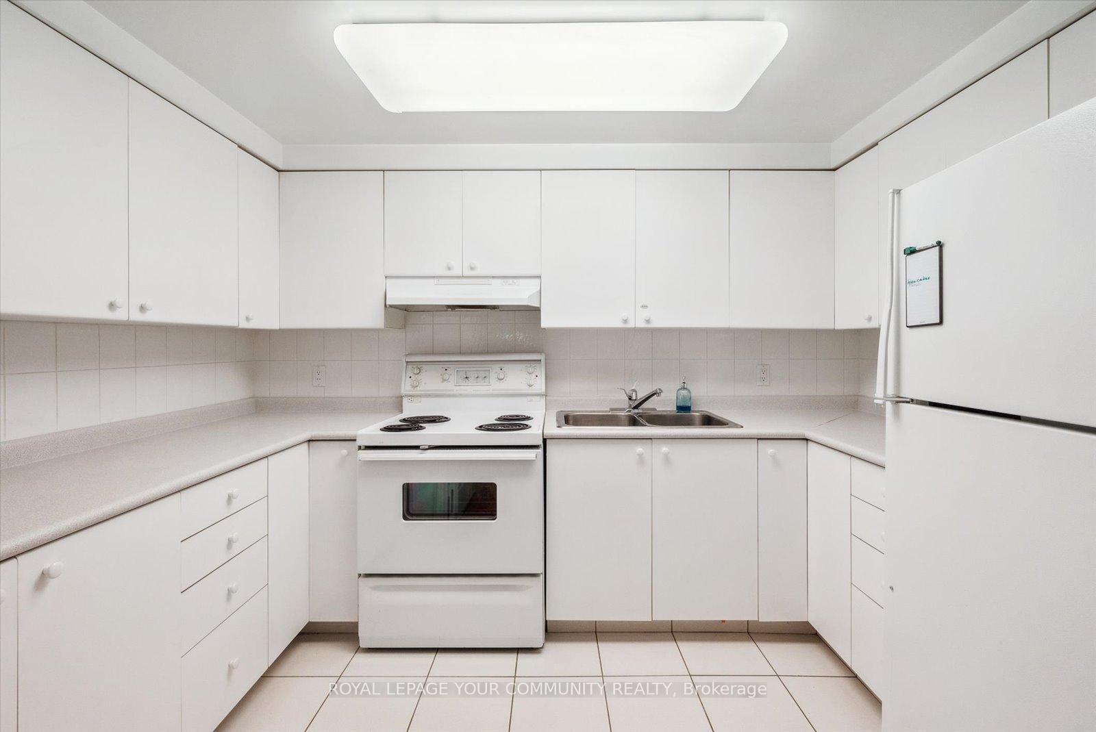 Photo 35 of 136 Markwood Lane, Vaughan, Crestwood-Springfarm-Yorkhill — HOMEH
