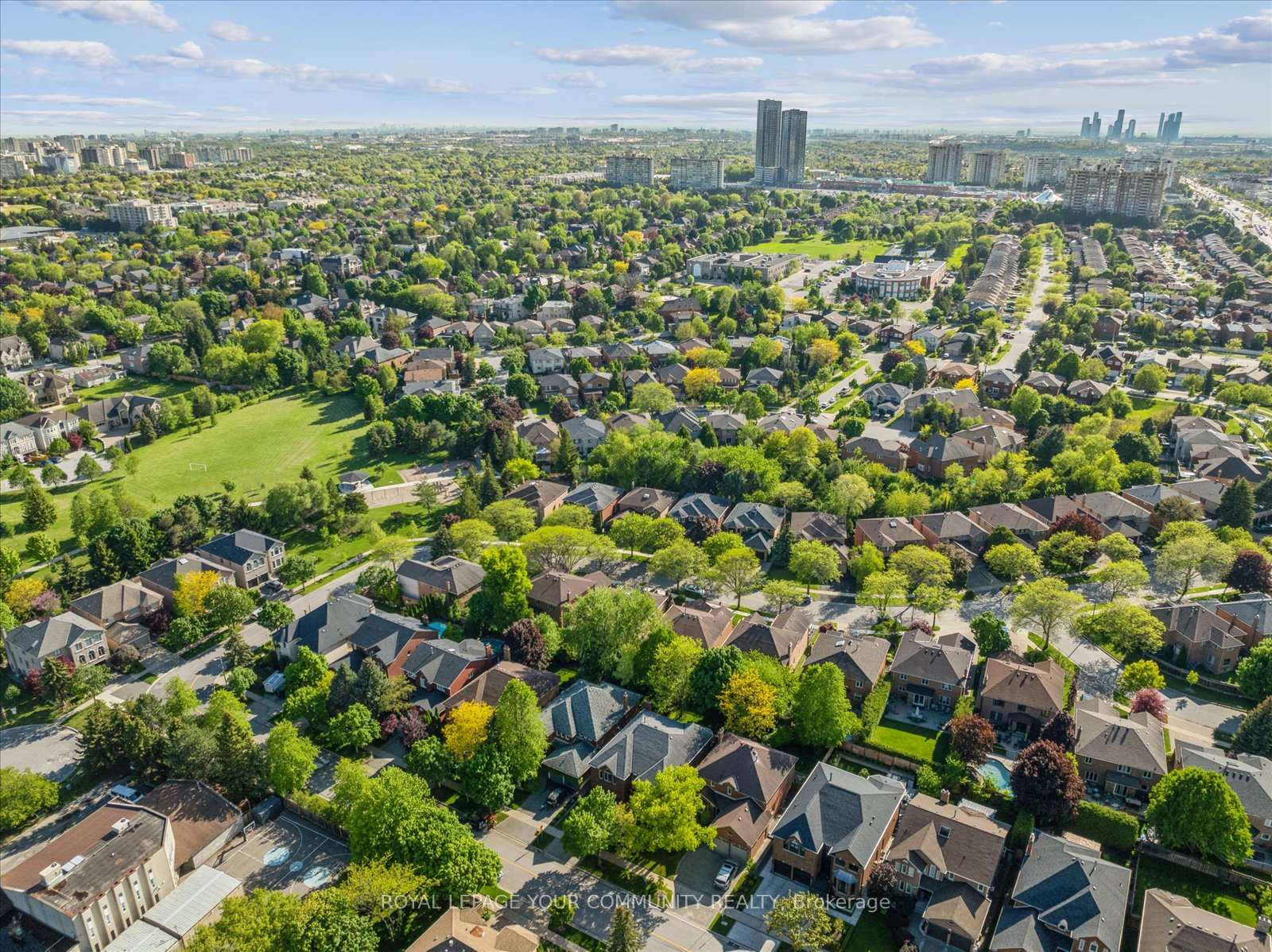 Photo 43 of 136 Markwood Lane, Vaughan, Crestwood-Springfarm-Yorkhill — HOMEH