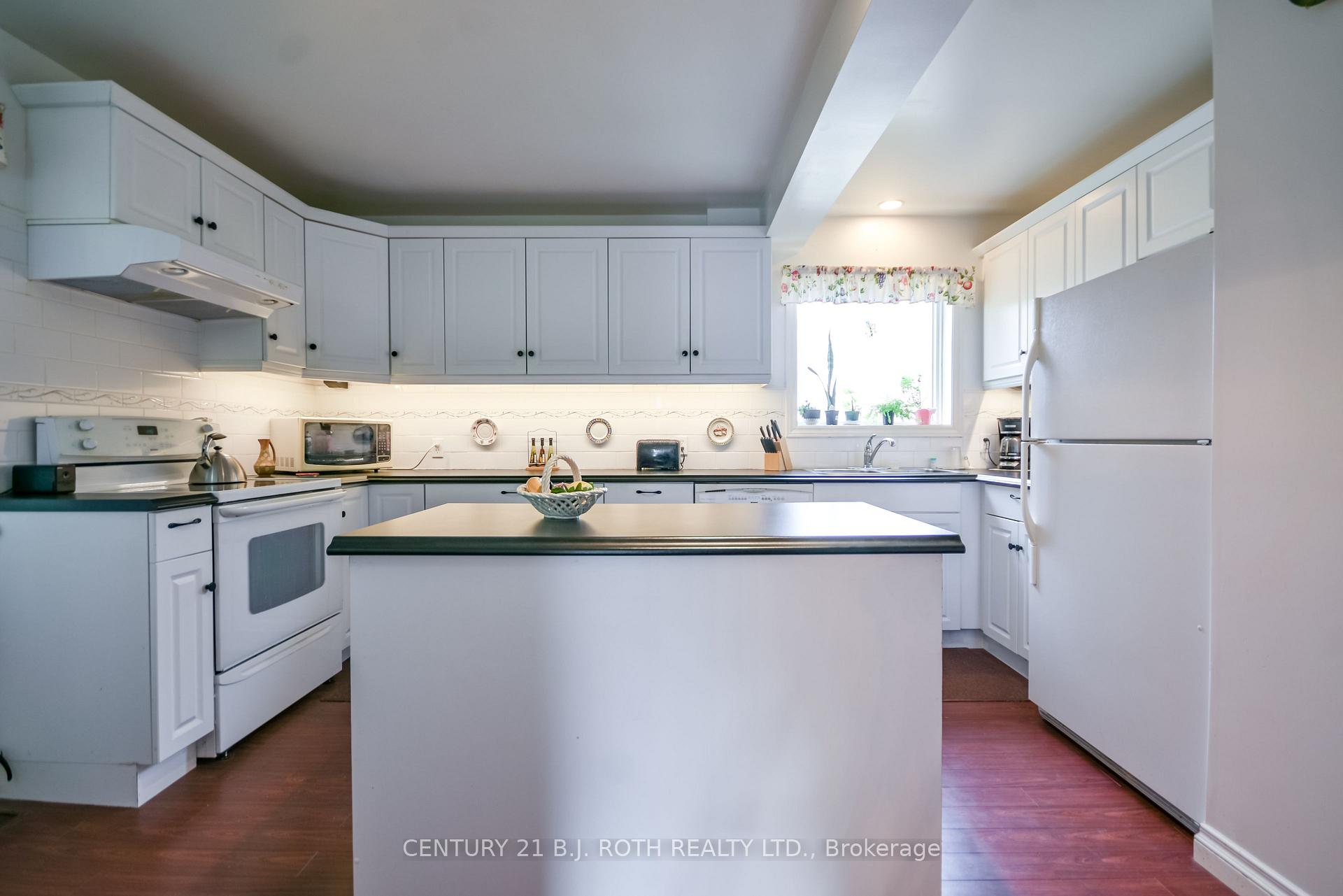 Photo 4 of 164 Cook Street, Barrie, Codrington — HOMEH