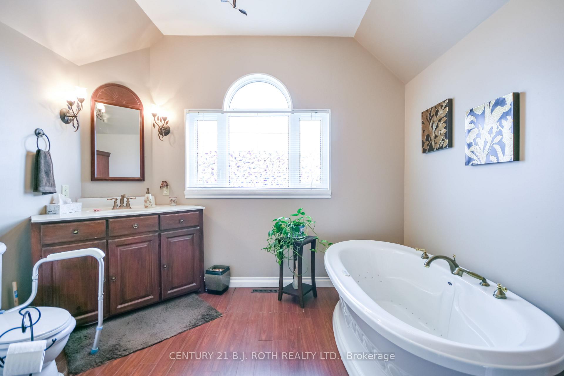 Photo 8 of 164 Cook Street, Barrie, Codrington — HOMEH