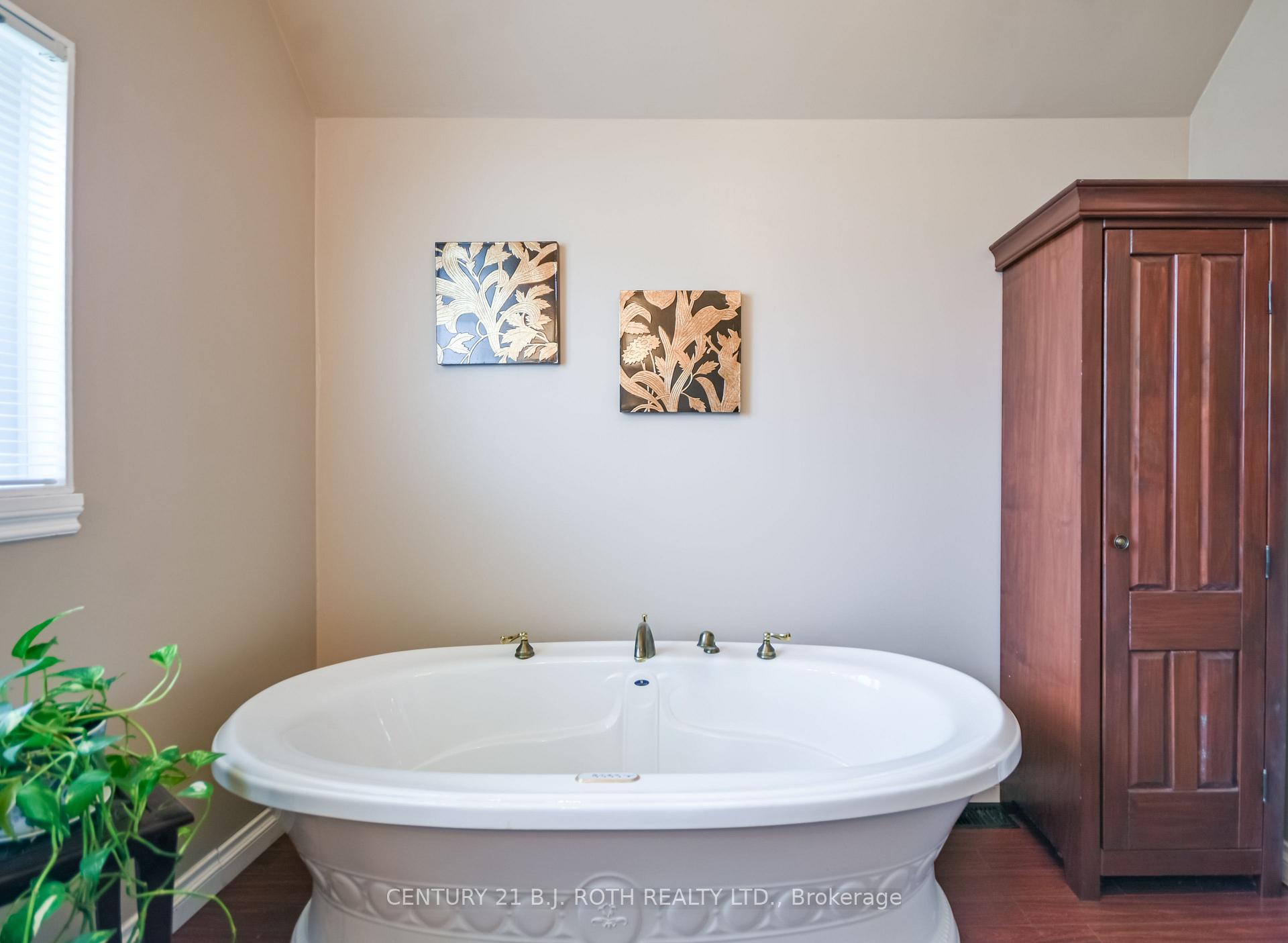 Photo 32 of 164 Cook Street, Barrie, Codrington — HOMEH