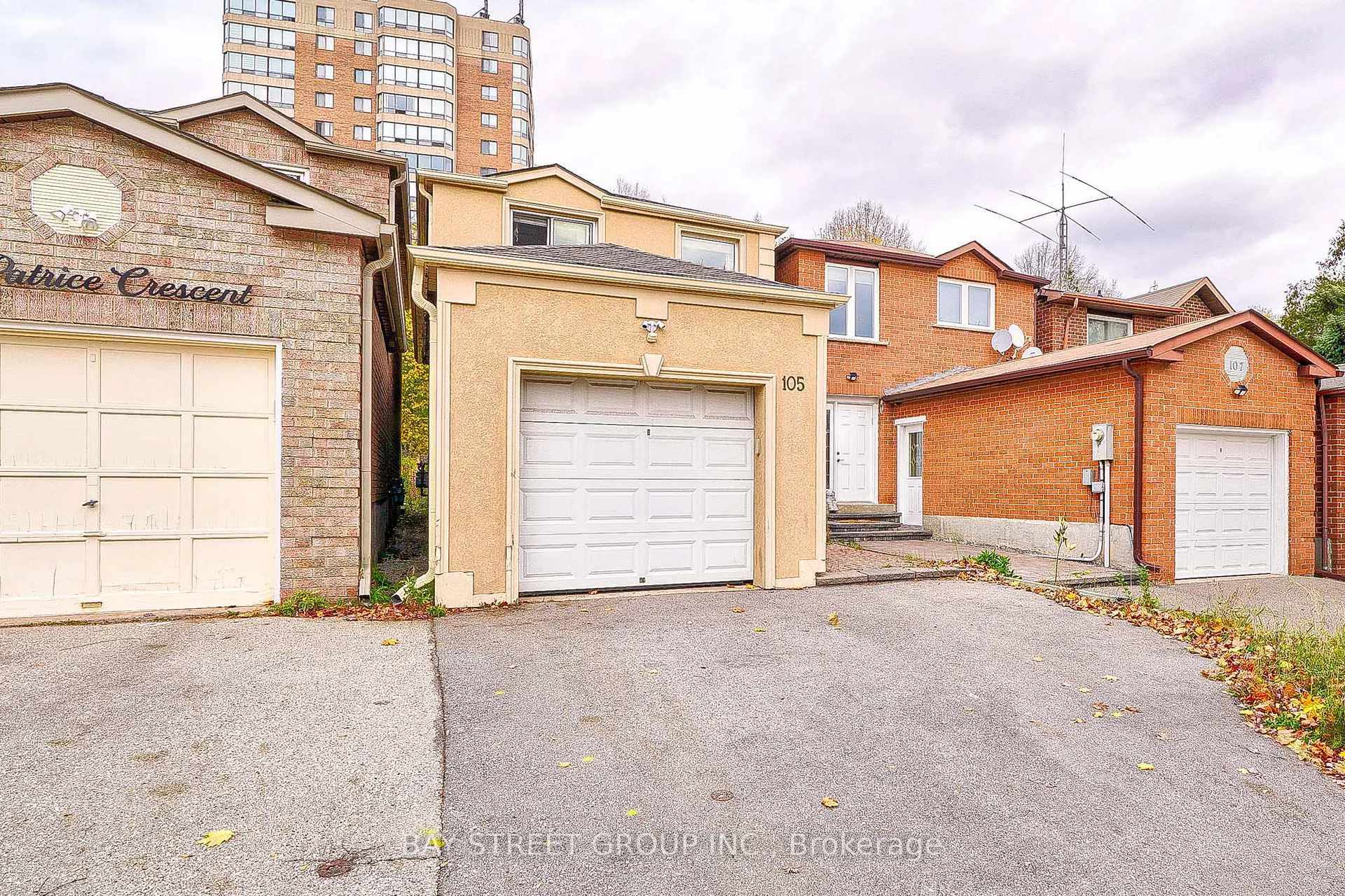 Photo 2 of 105 Patrice Crescent, Vaughan, Crestwood-Springfarm-Yorkhill — HOMEH