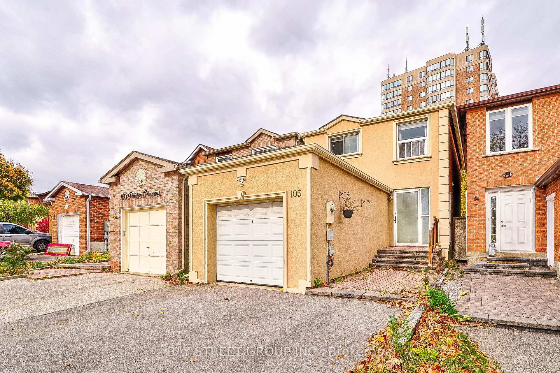 Photo 3 of 105 Patrice Crescent, Vaughan, Crestwood-Springfarm-Yorkhill — HOMEH