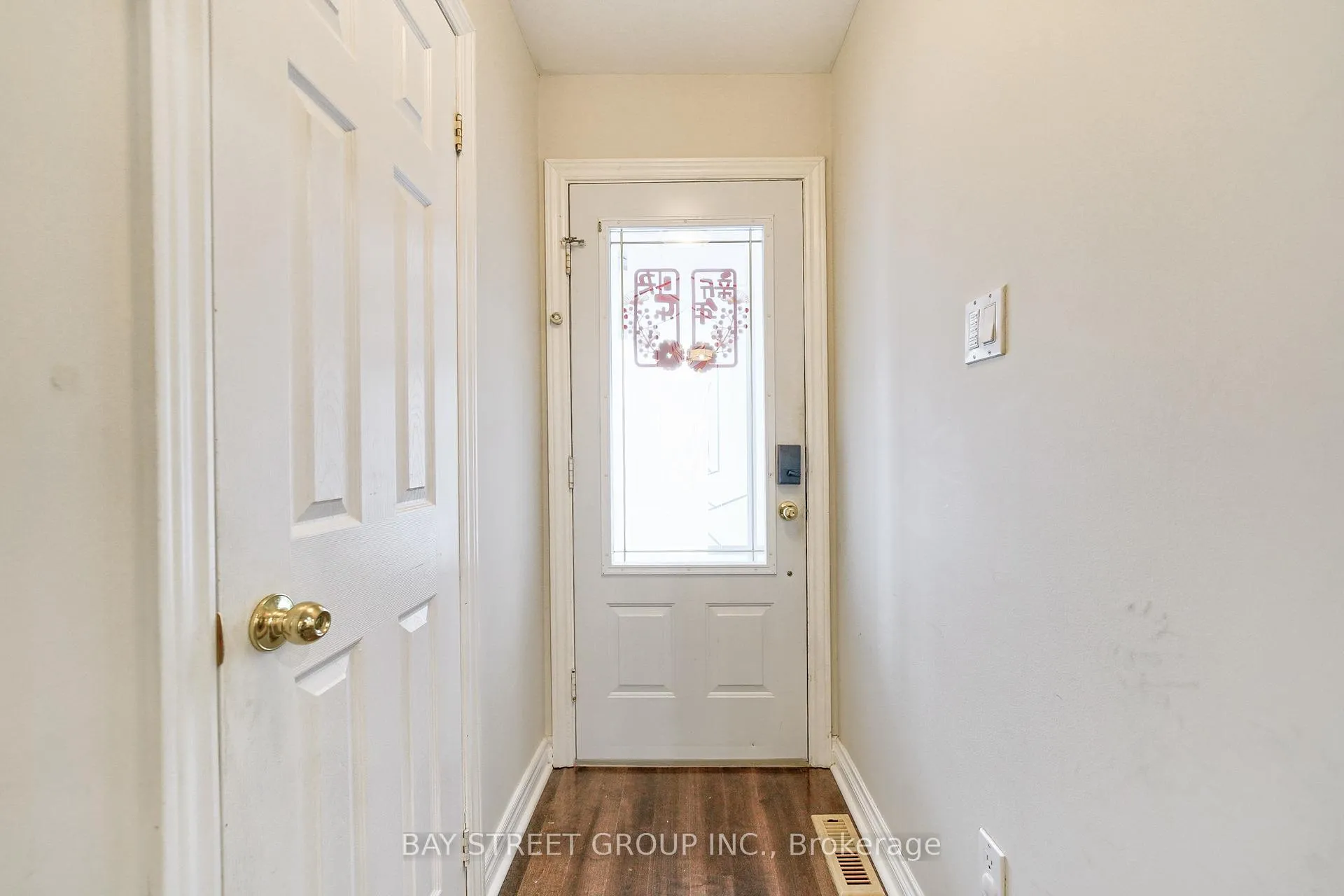 Photo 4 of 105 Patrice Crescent, Vaughan, Crestwood-Springfarm-Yorkhill — HOMEH