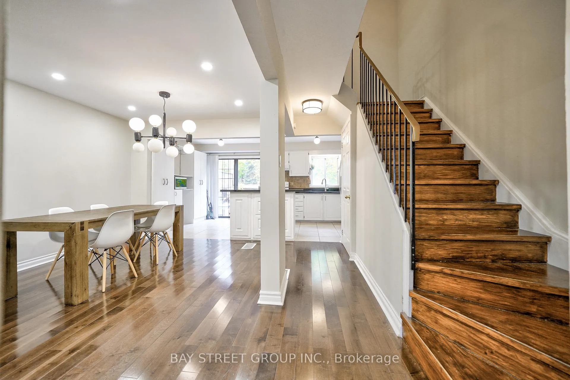 Photo 6 of 105 Patrice Crescent, Vaughan, Crestwood-Springfarm-Yorkhill — HOMEH