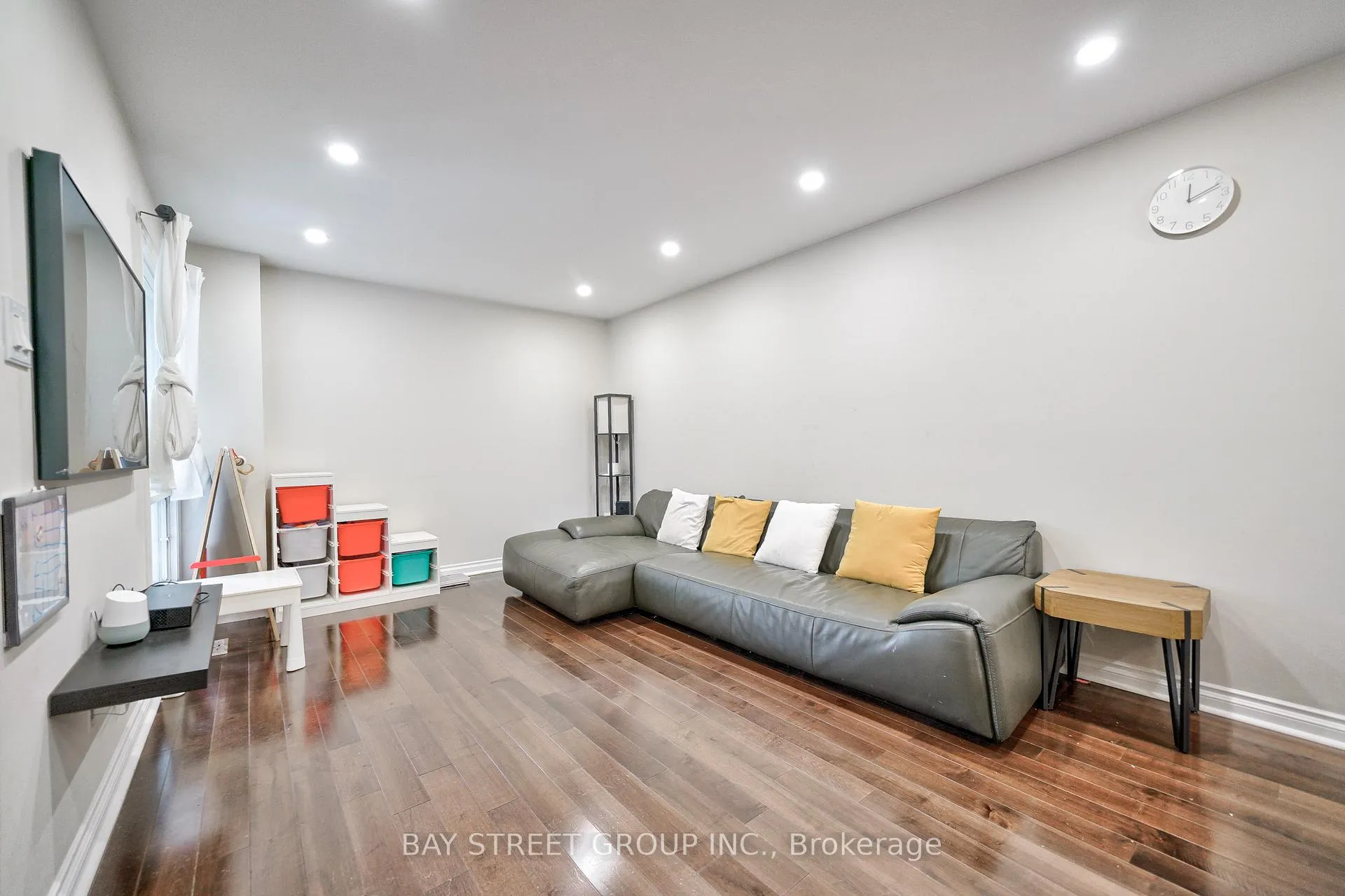 Photo 7 of 105 Patrice Crescent, Vaughan, Crestwood-Springfarm-Yorkhill — HOMEH
