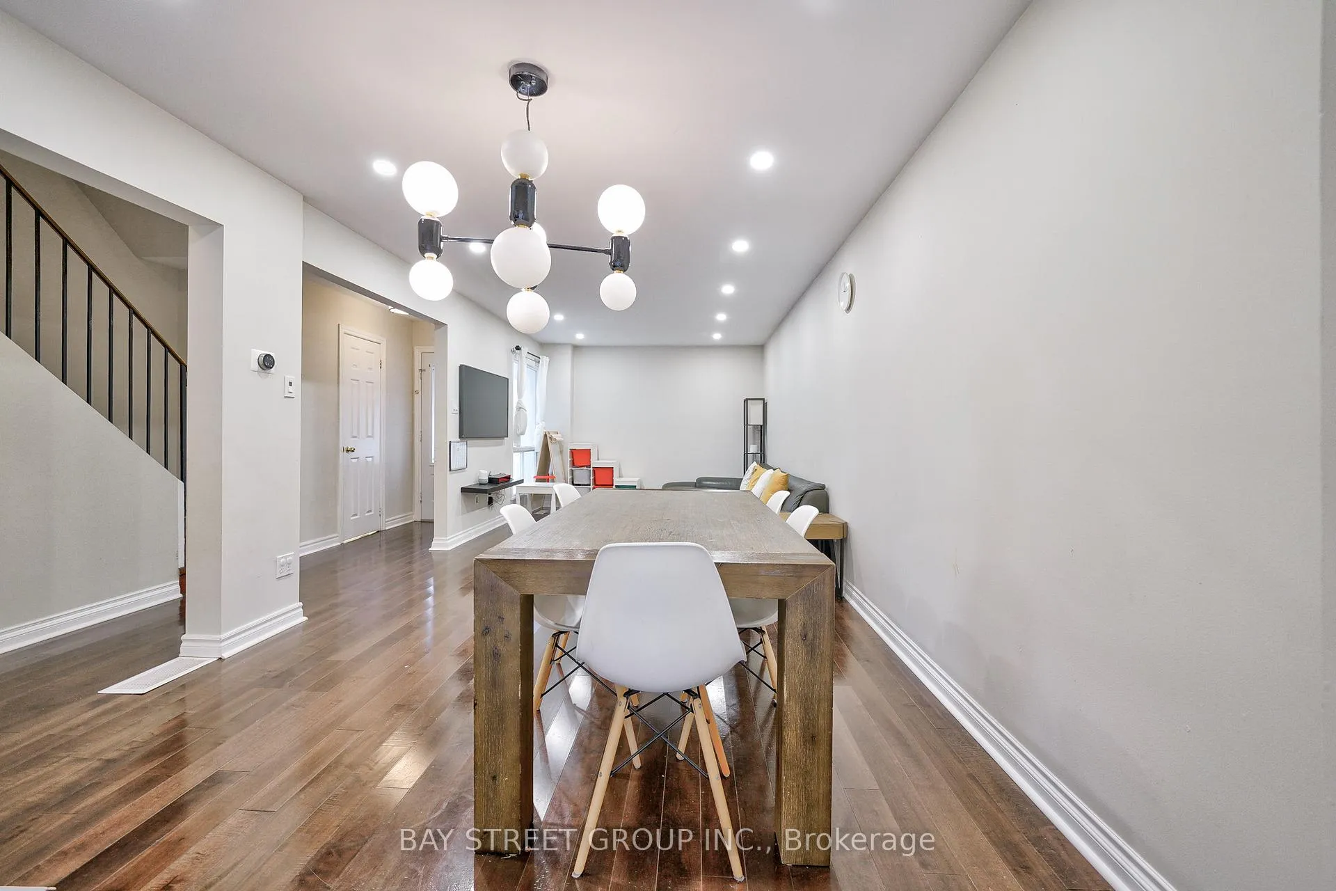 Photo 11 of 105 Patrice Crescent, Vaughan, Crestwood-Springfarm-Yorkhill — HOMEH