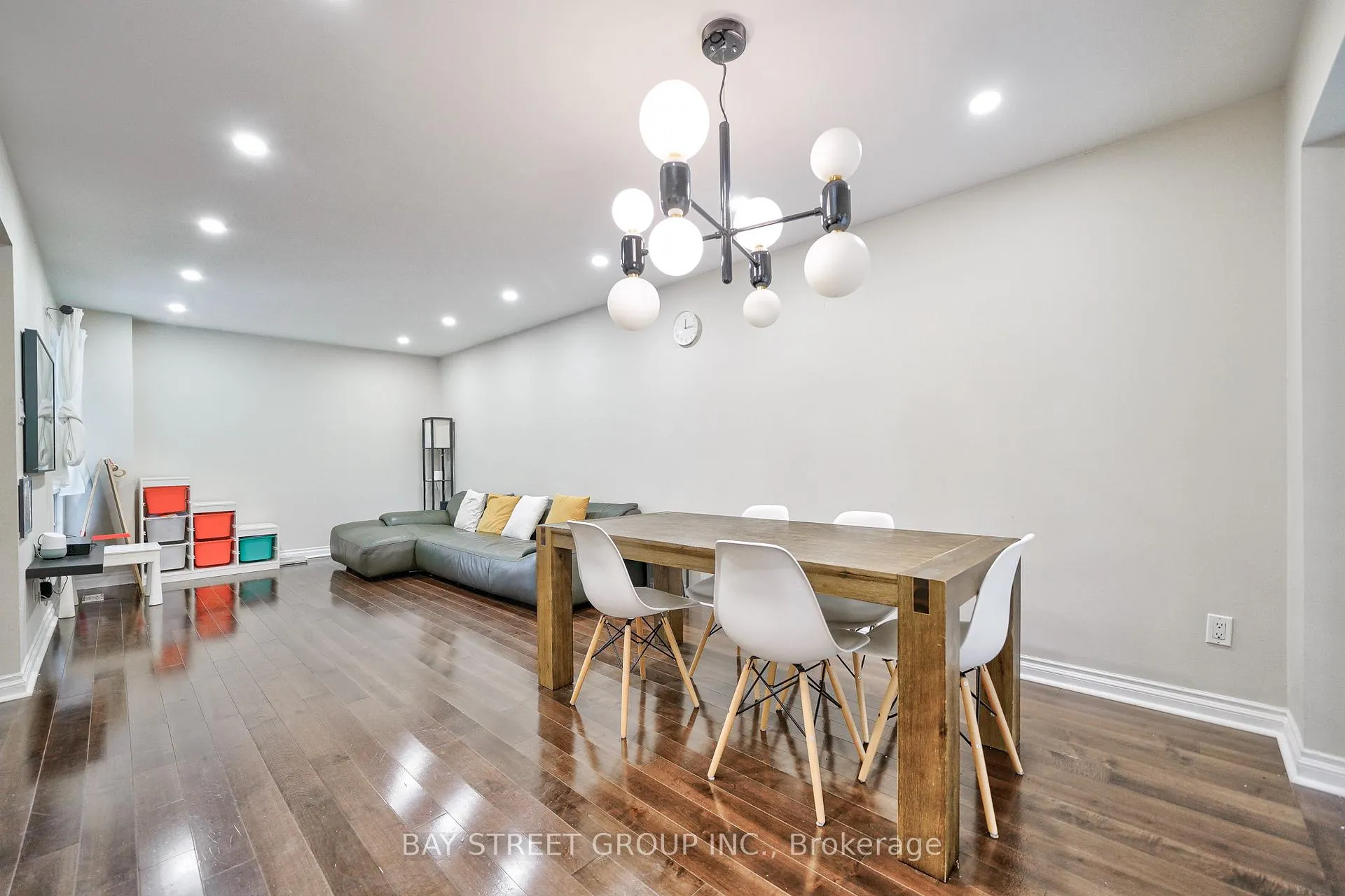 Photo 12 of 105 Patrice Crescent, Vaughan, Crestwood-Springfarm-Yorkhill — HOMEH