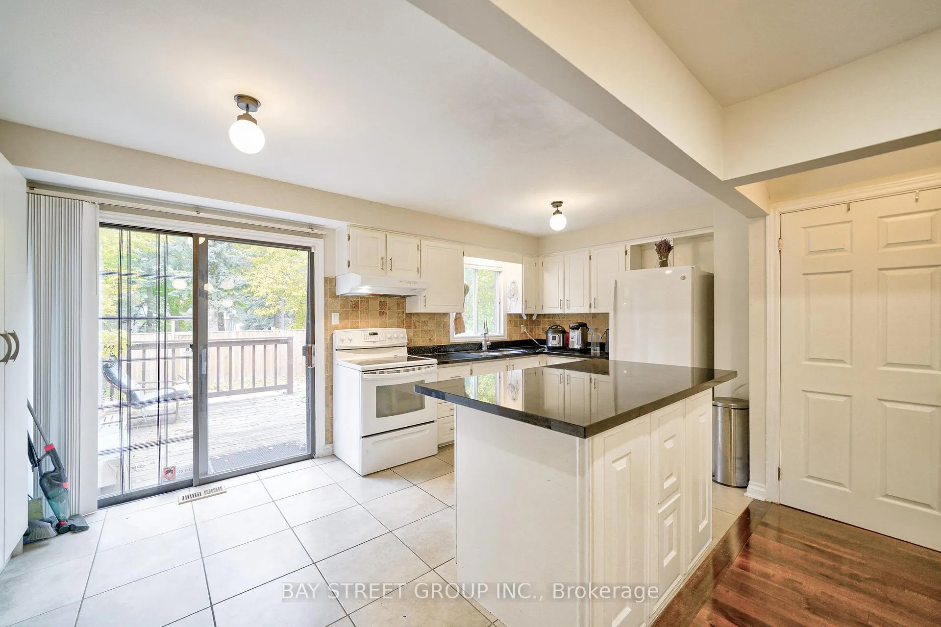Photo 13 of 105 Patrice Crescent, Vaughan, Crestwood-Springfarm-Yorkhill — HOMEH