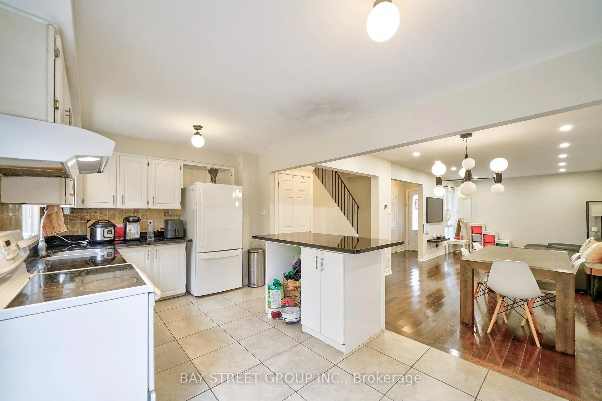 Photo 14 of 105 Patrice Crescent, Vaughan, Crestwood-Springfarm-Yorkhill — HOMEH