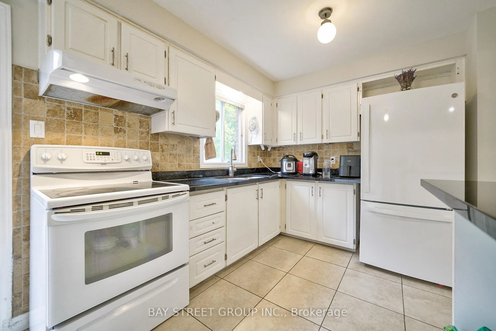 Photo 15 of 105 Patrice Crescent, Vaughan, Crestwood-Springfarm-Yorkhill — HOMEH